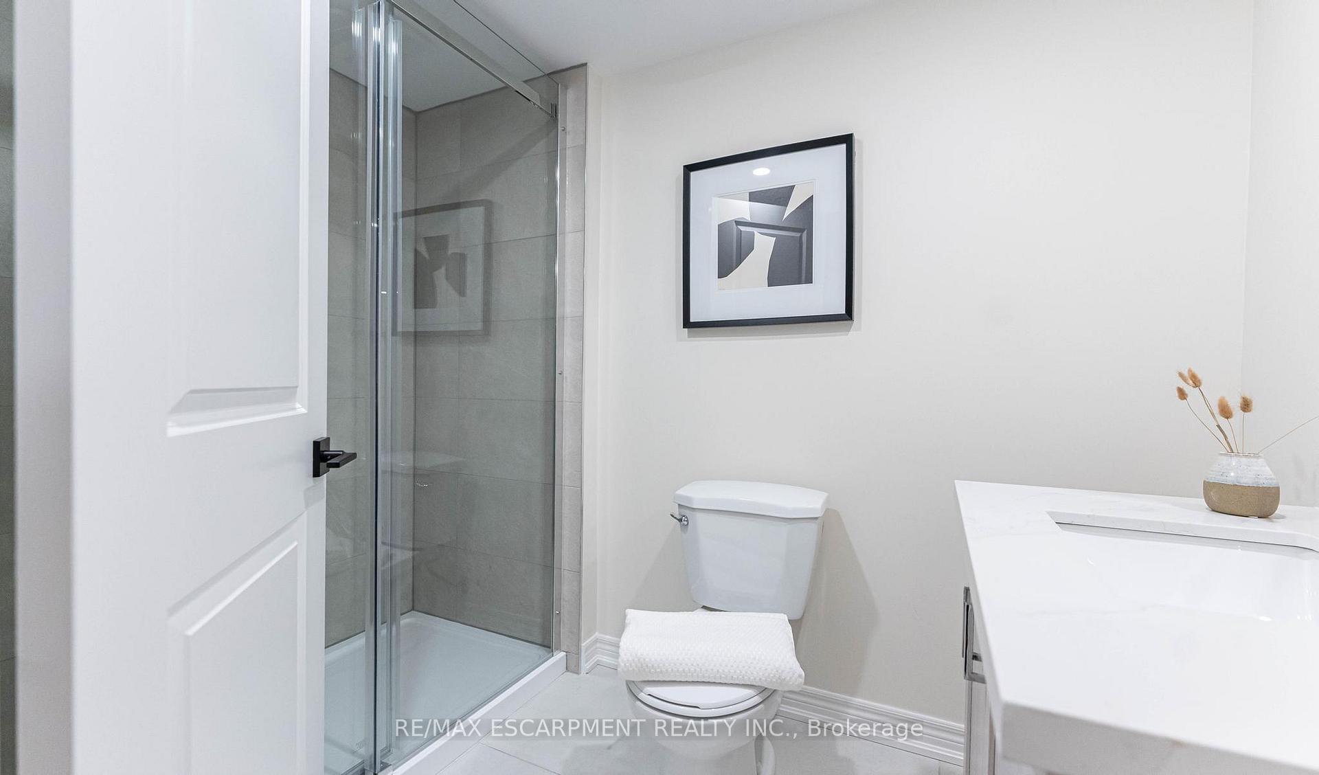 Photo 23 of 29 Featherwood Crescent, Hamilton, Stoney Creek — HOMEH