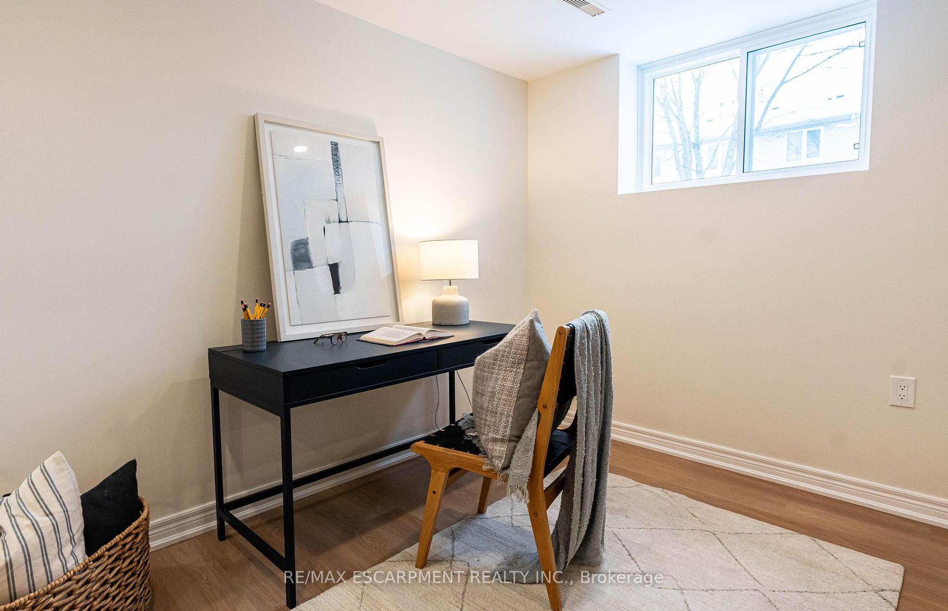 Photo 22 of 29 Featherwood Crescent, Hamilton, Stoney Creek — HOMEH