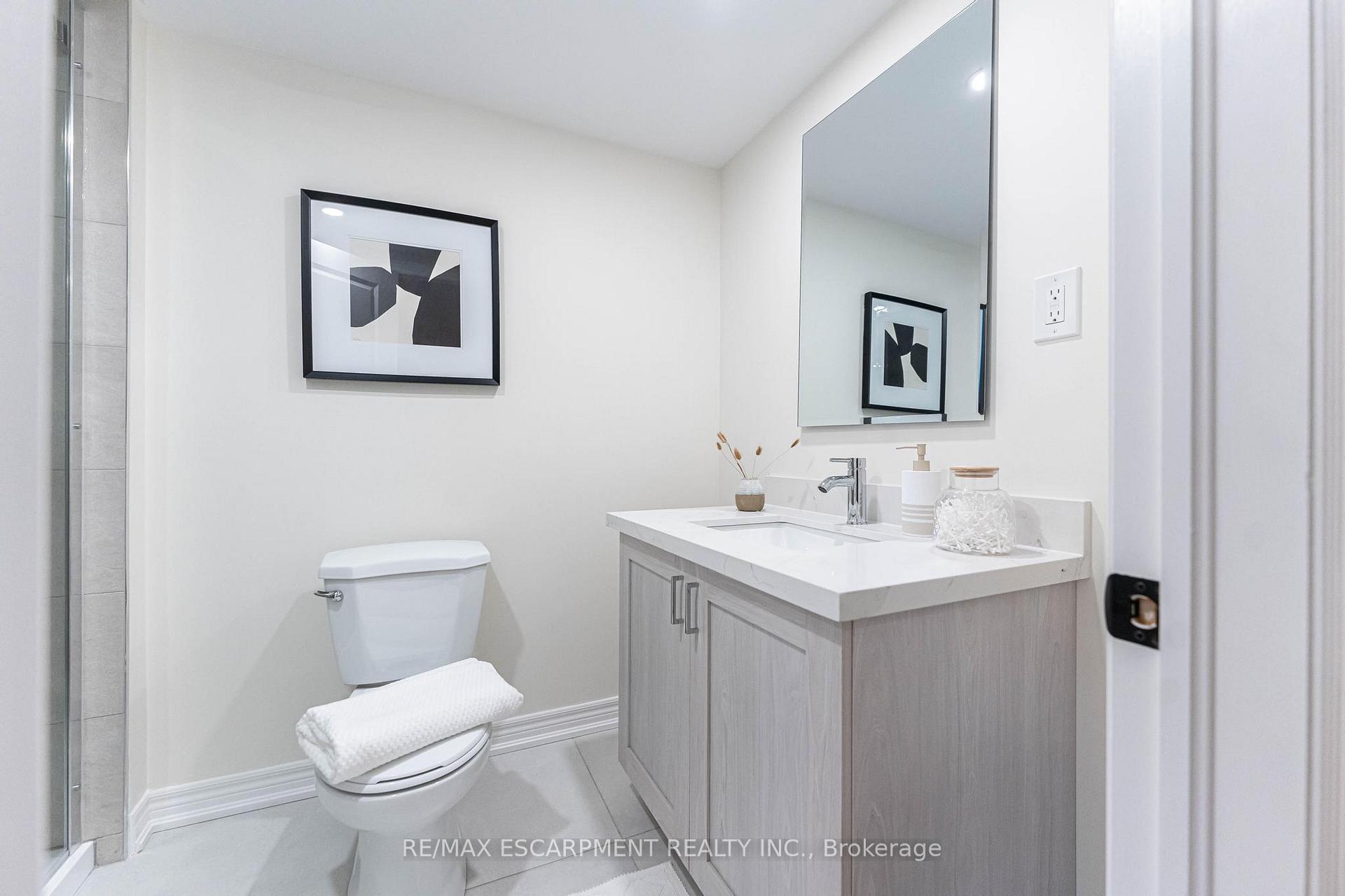 Photo 27 of 29 Featherwood Crescent, Hamilton, Stoney Creek — HOMEH