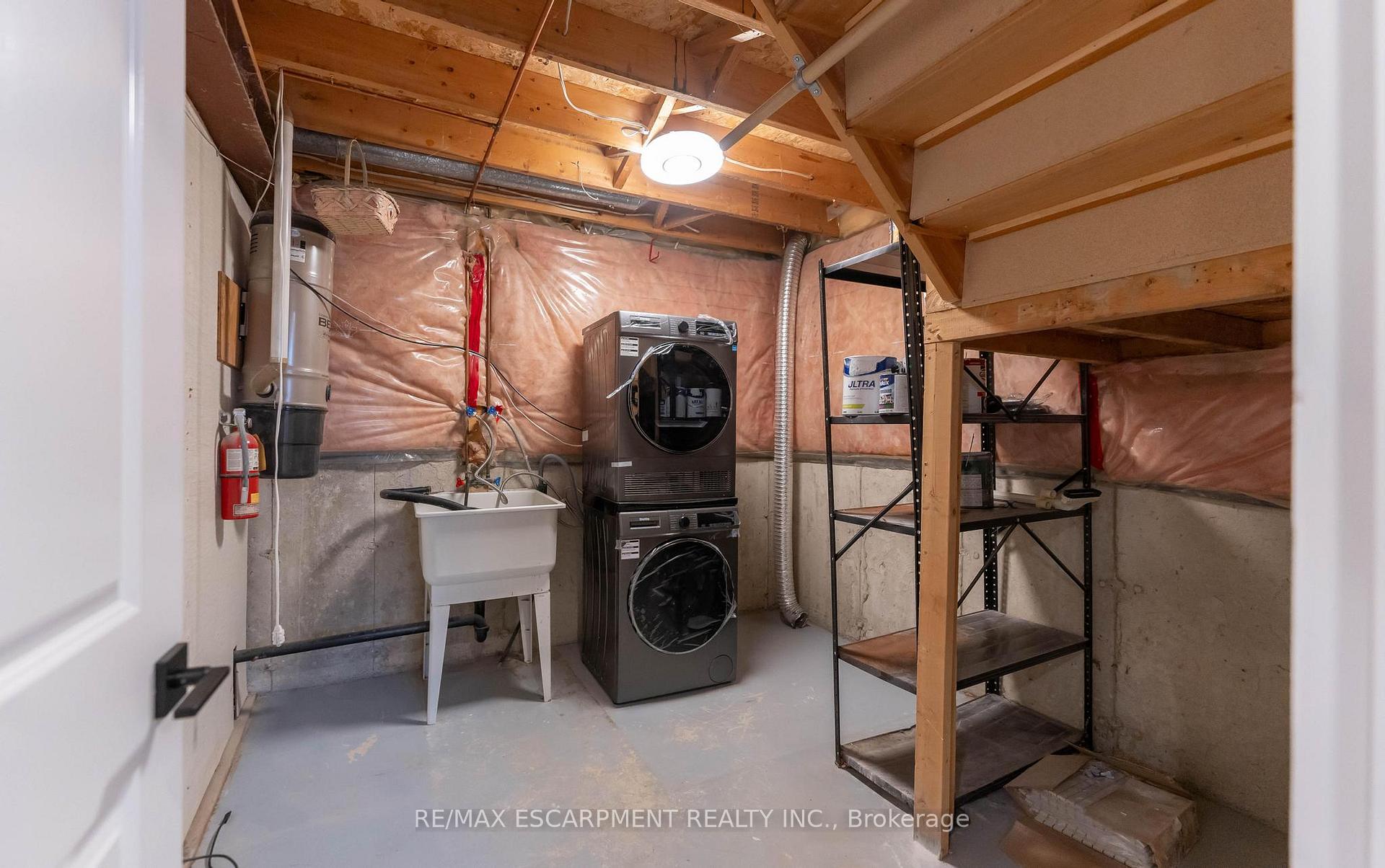 Photo 25 of 29 Featherwood Crescent, Hamilton, Stoney Creek — HOMEH