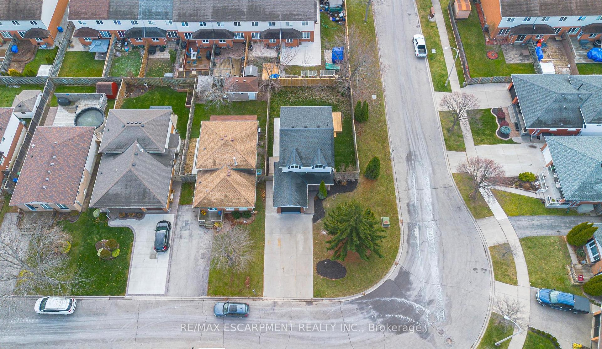 Photo 33 of 29 Featherwood Crescent, Hamilton, Stoney Creek — HOMEH