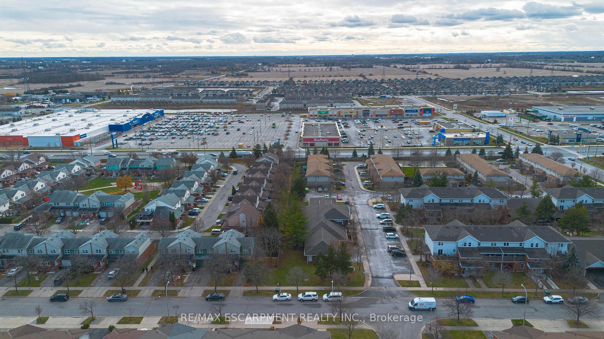 Photo 38 of 29 Featherwood Crescent, Hamilton, Stoney Creek — HOMEH