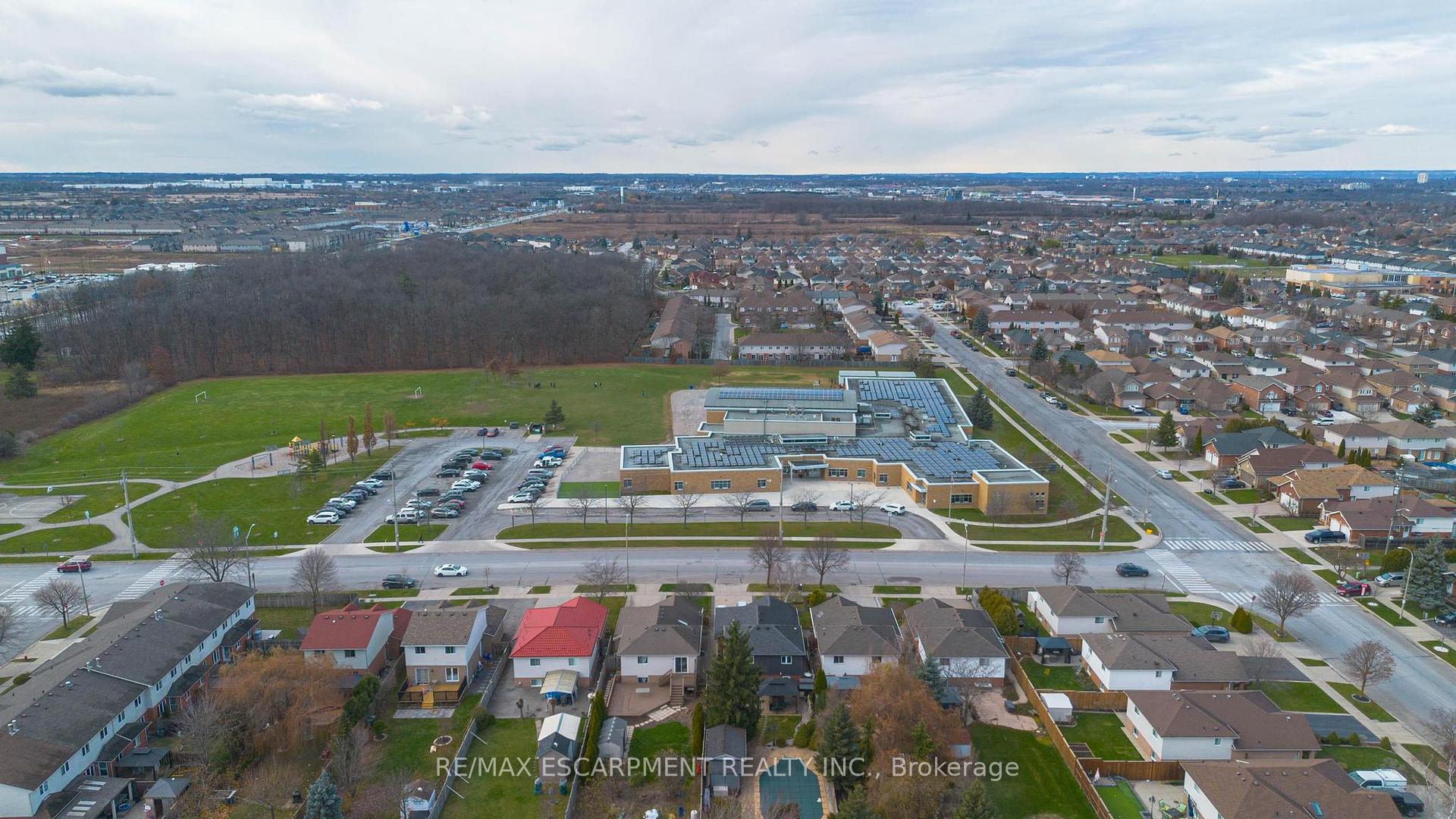 Photo 28 of 29 Featherwood Crescent, Hamilton, Stoney Creek — HOMEH