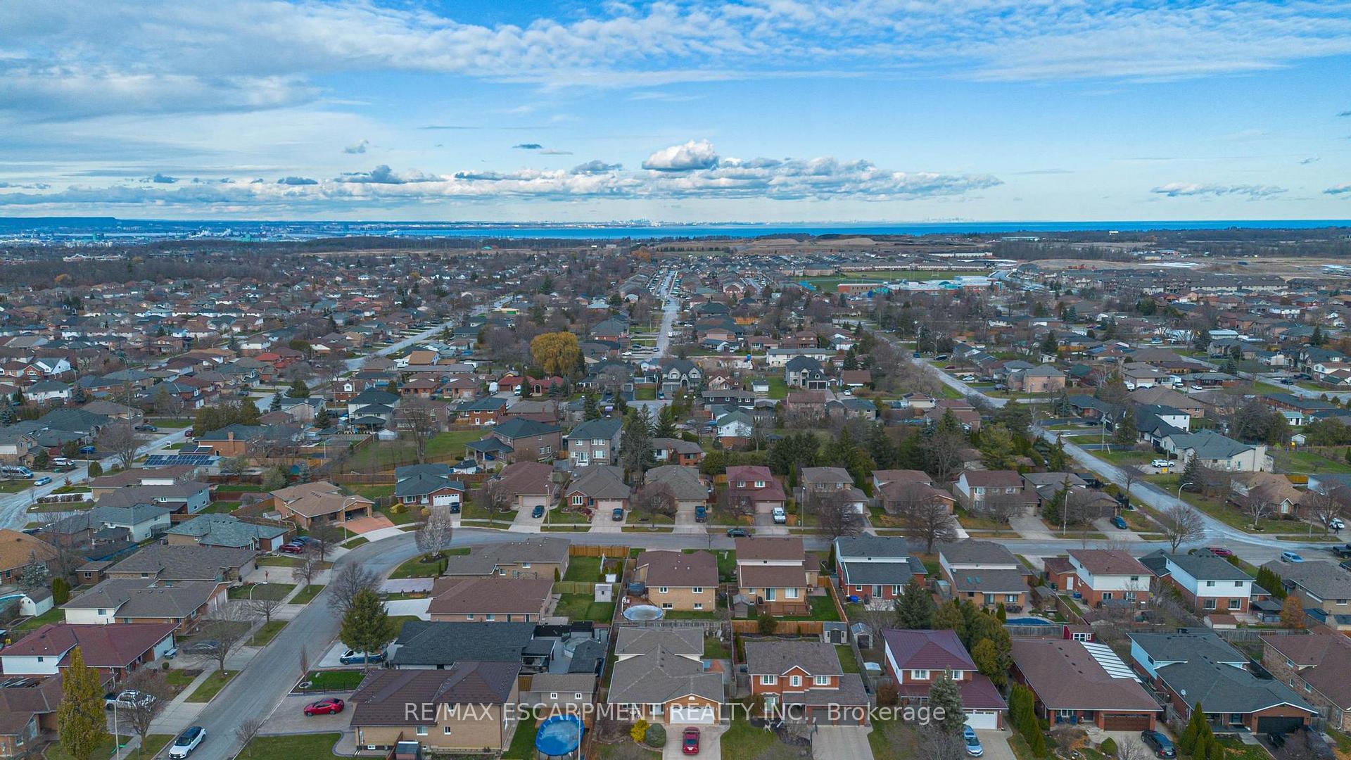 Photo 32 of 29 Featherwood Crescent, Hamilton, Stoney Creek — HOMEH