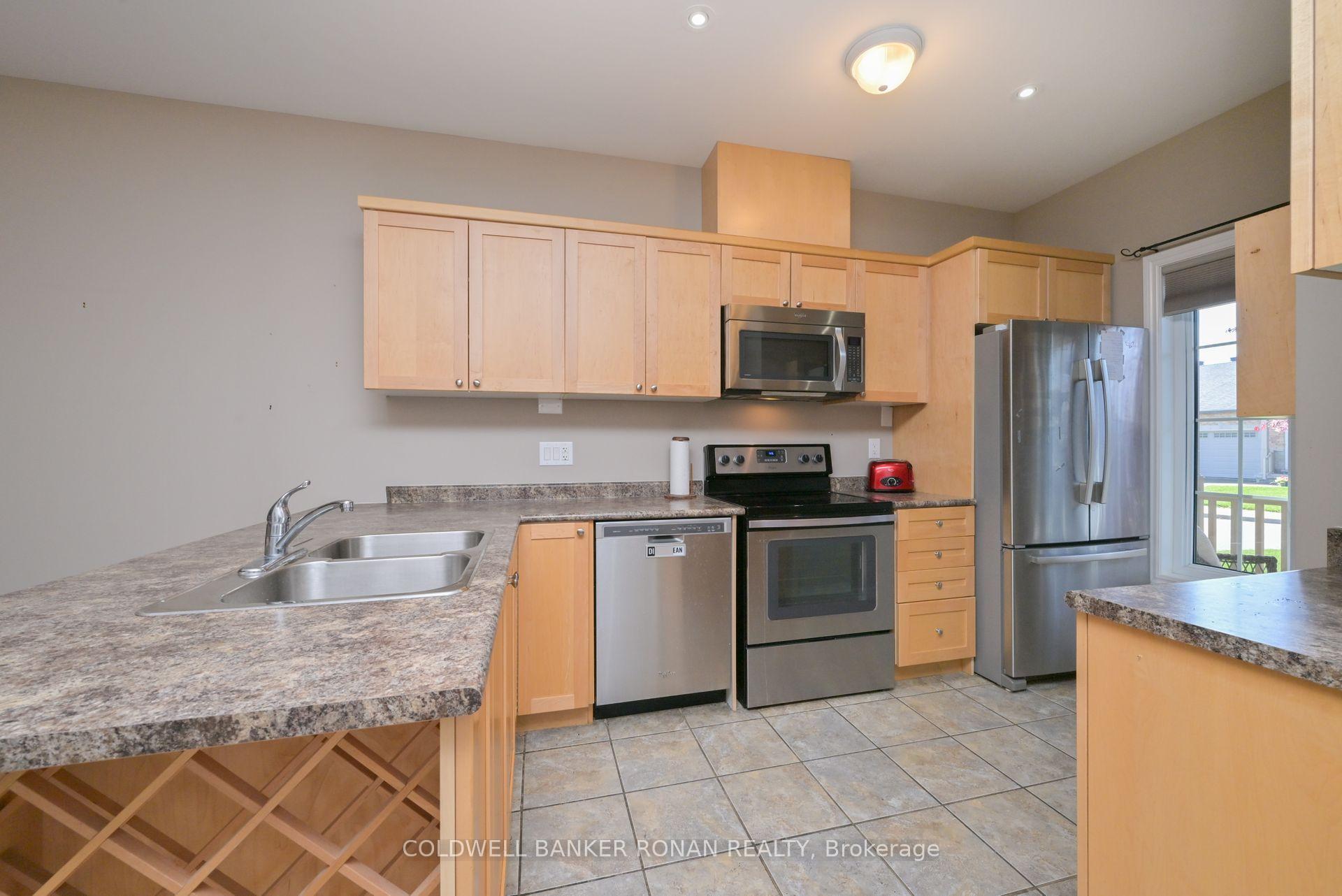 Photo 10 of 27 Kingsmere Crescent, New Tecumseth, Alliston — HOMEH