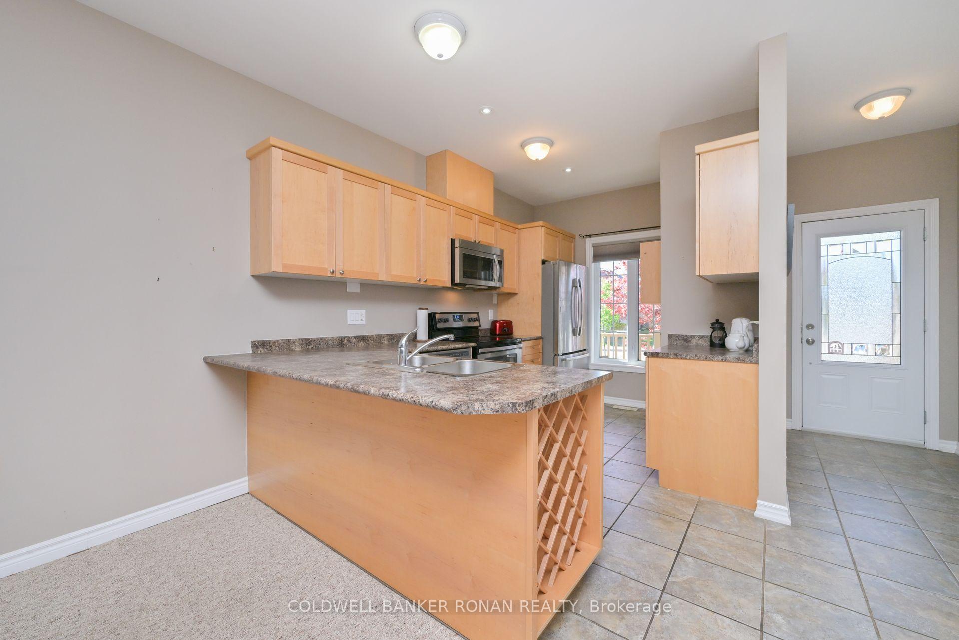 Photo 3 of 27 Kingsmere Crescent, New Tecumseth, Alliston — HOMEH
