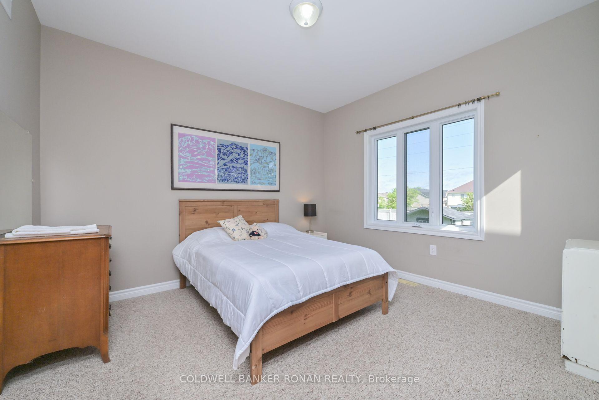 Photo 26 of 27 Kingsmere Crescent, New Tecumseth, Alliston — HOMEH