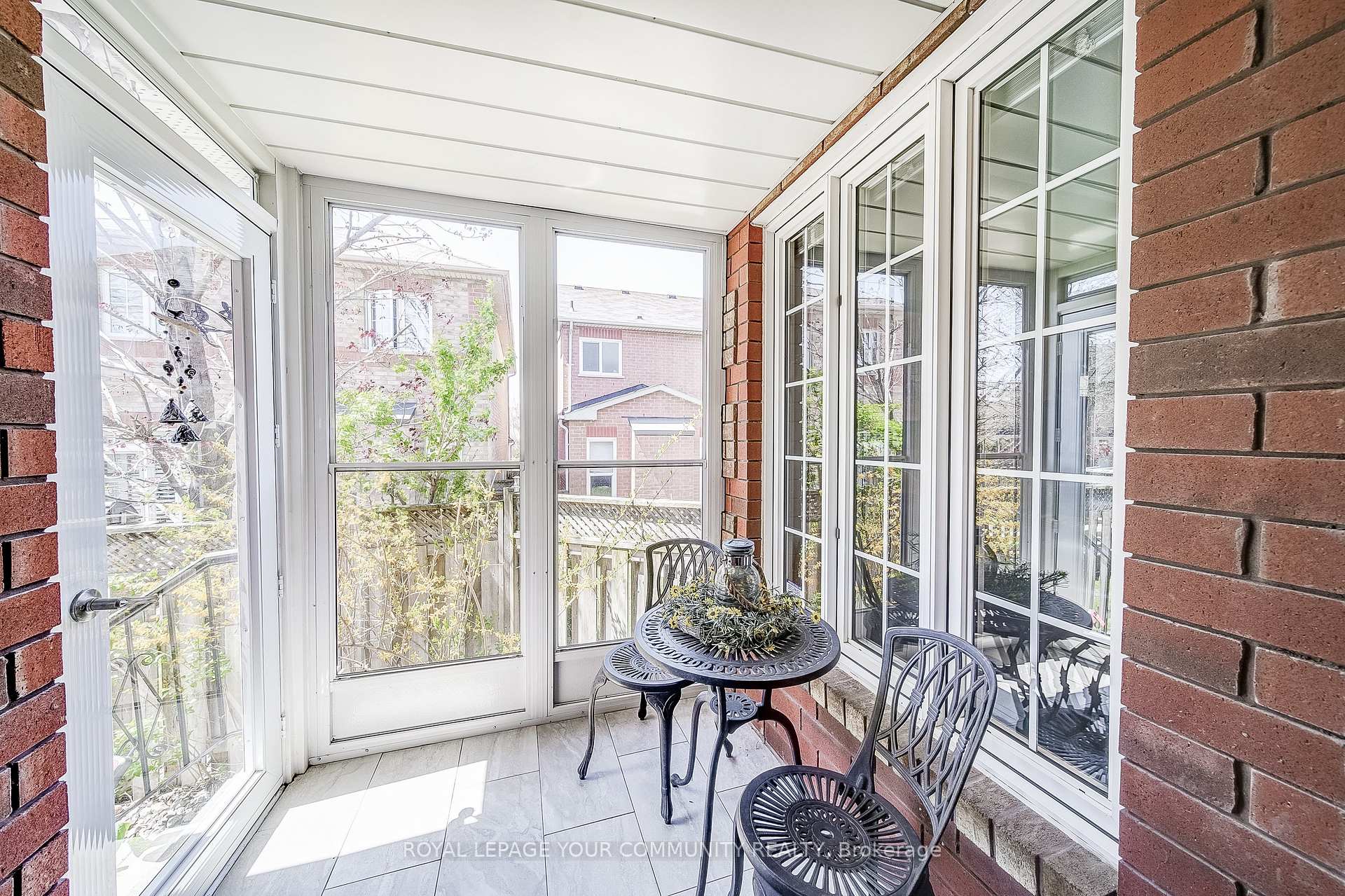 Photo 3 of 86 Downey Circle, Aurora, Bayview Wellington — HOMEH