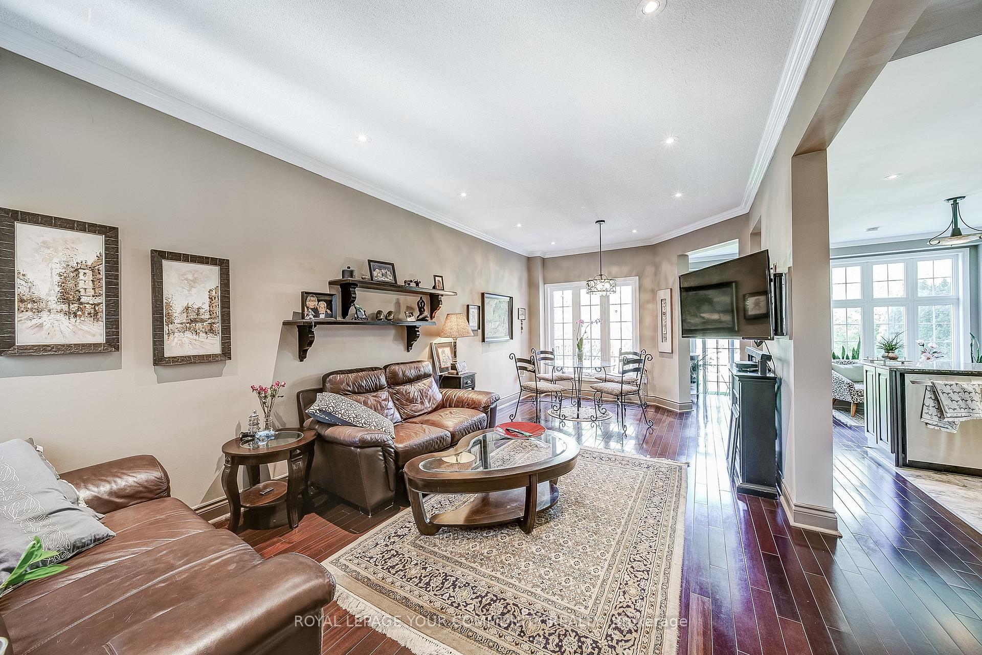 Photo 5 of 86 Downey Circle, Aurora, Bayview Wellington — HOMEH