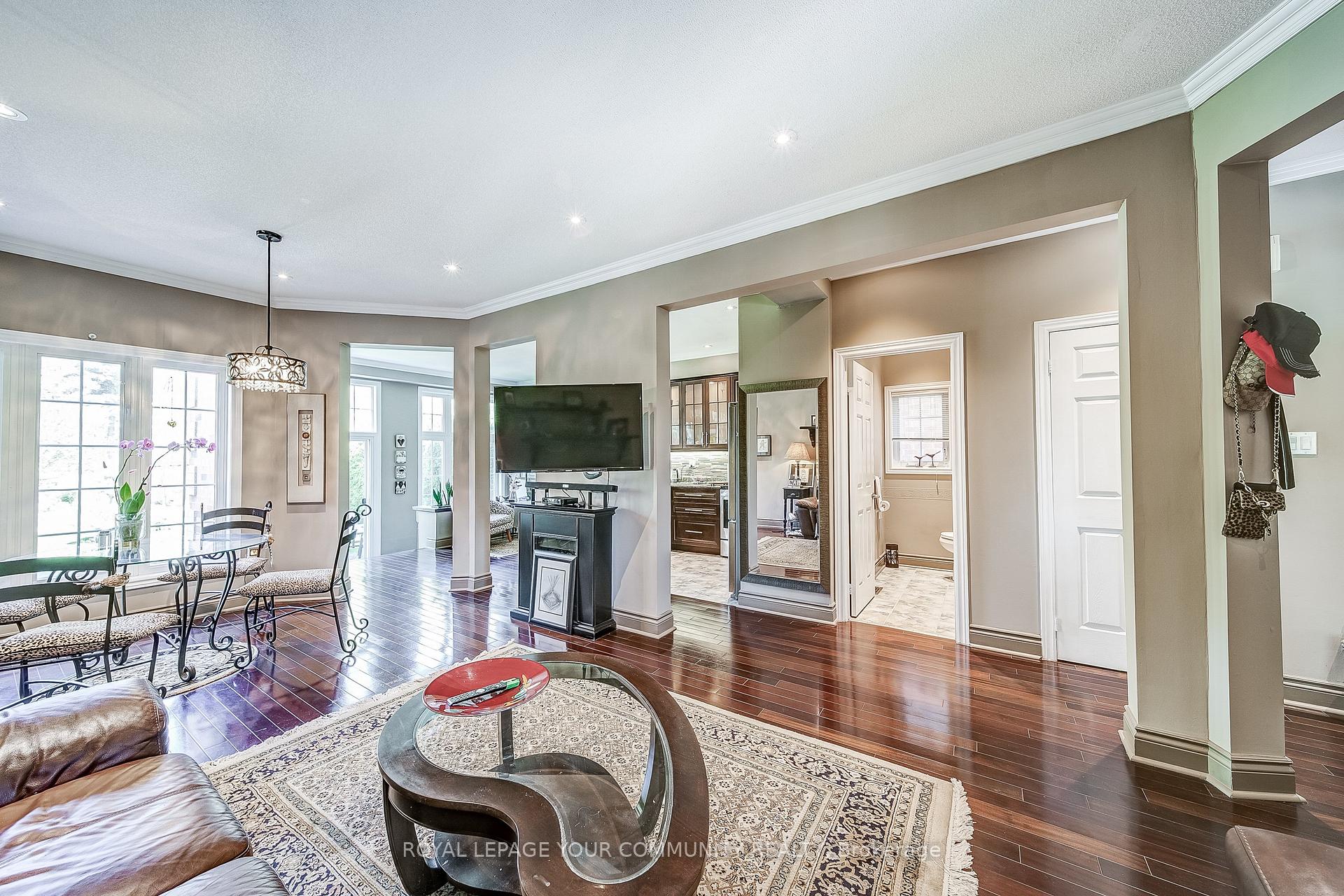 Photo 13 of 86 Downey Circle, Aurora, Bayview Wellington — HOMEH