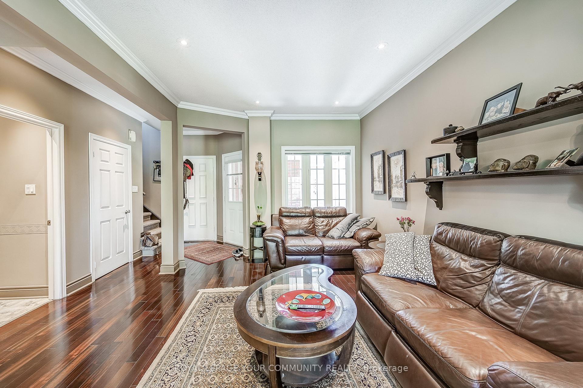 Photo 7 of 86 Downey Circle, Aurora, Bayview Wellington — HOMEH
