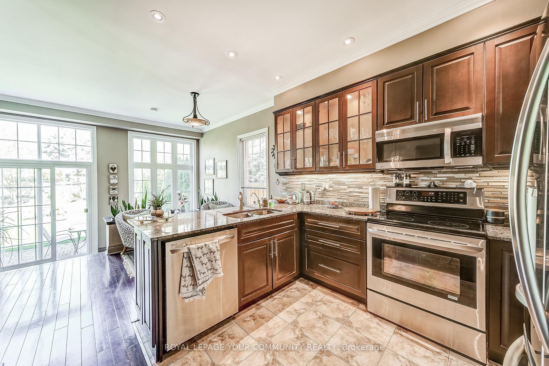 Photo 15 of 86 Downey Circle, Aurora, Bayview Wellington — HOMEH