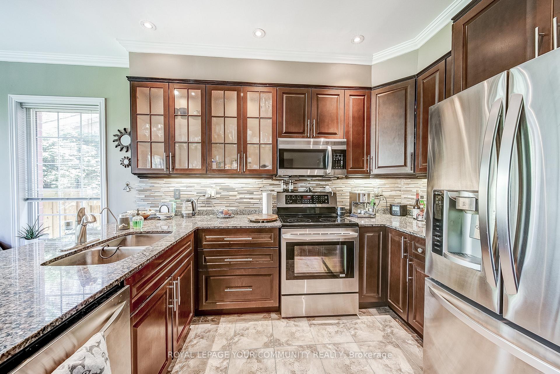 Photo 8 of 86 Downey Circle, Aurora, Bayview Wellington — HOMEH