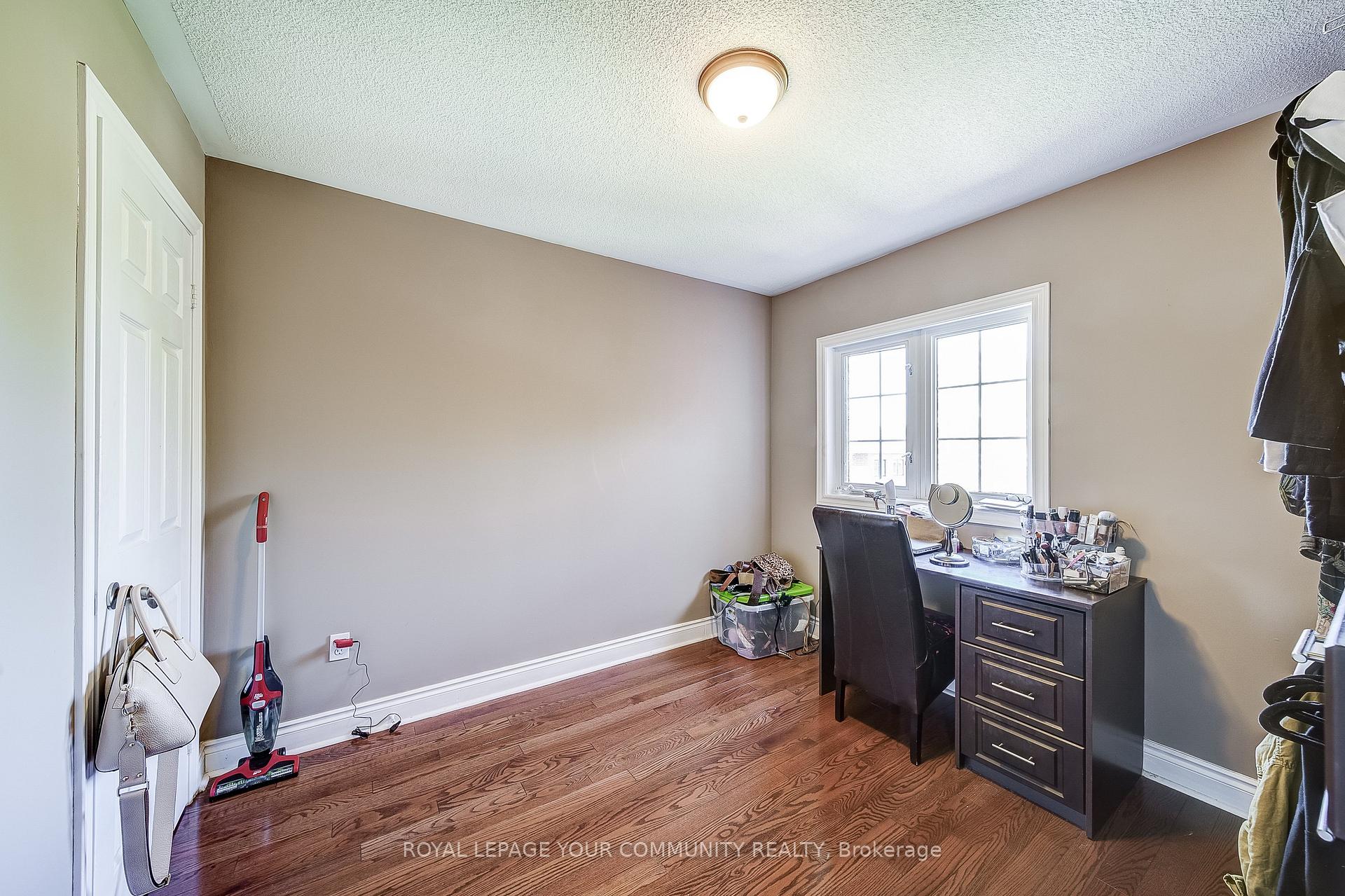 Photo 17 of 86 Downey Circle, Aurora, Bayview Wellington — HOMEH