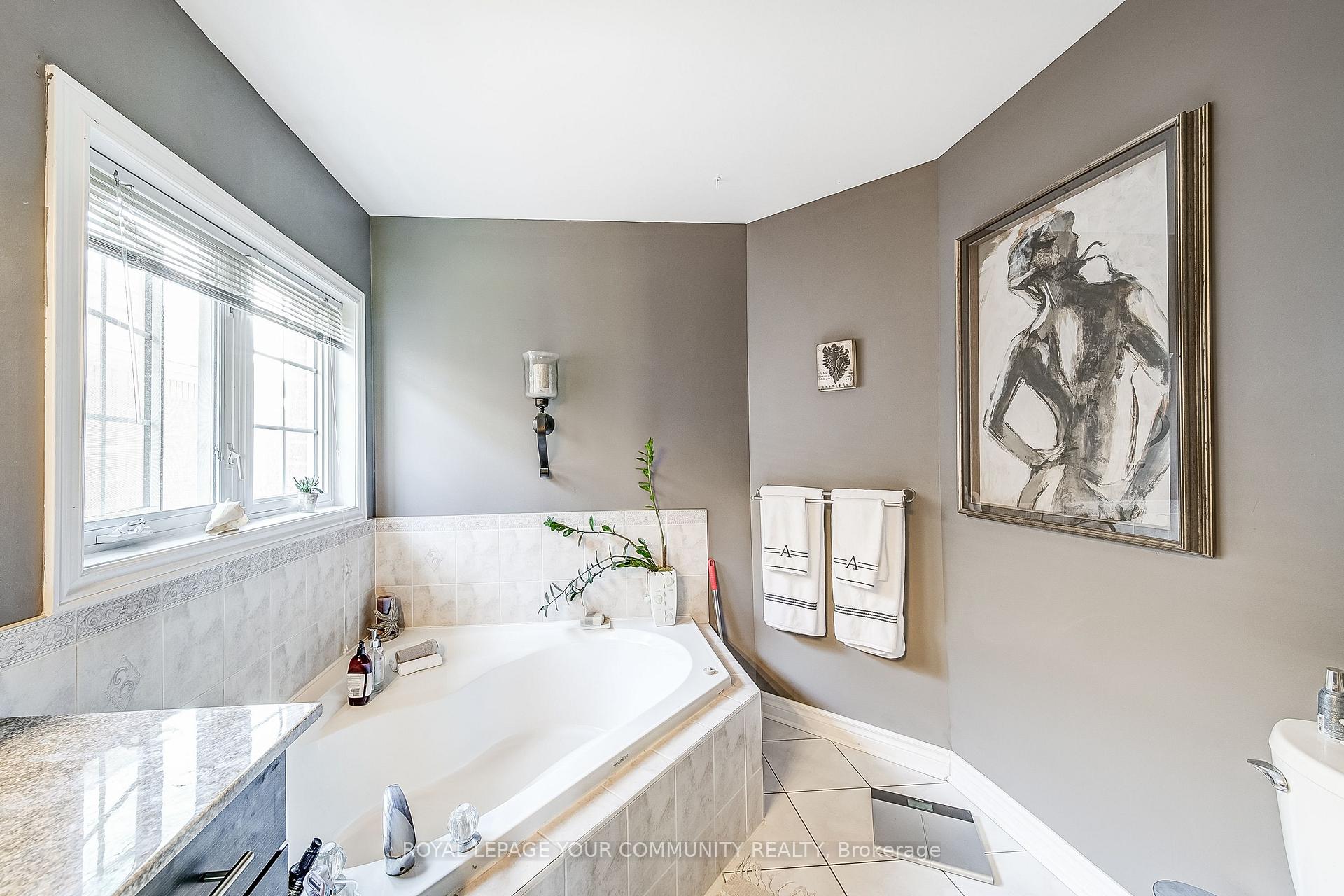 Photo 28 of 86 Downey Circle, Aurora, Bayview Wellington — HOMEH