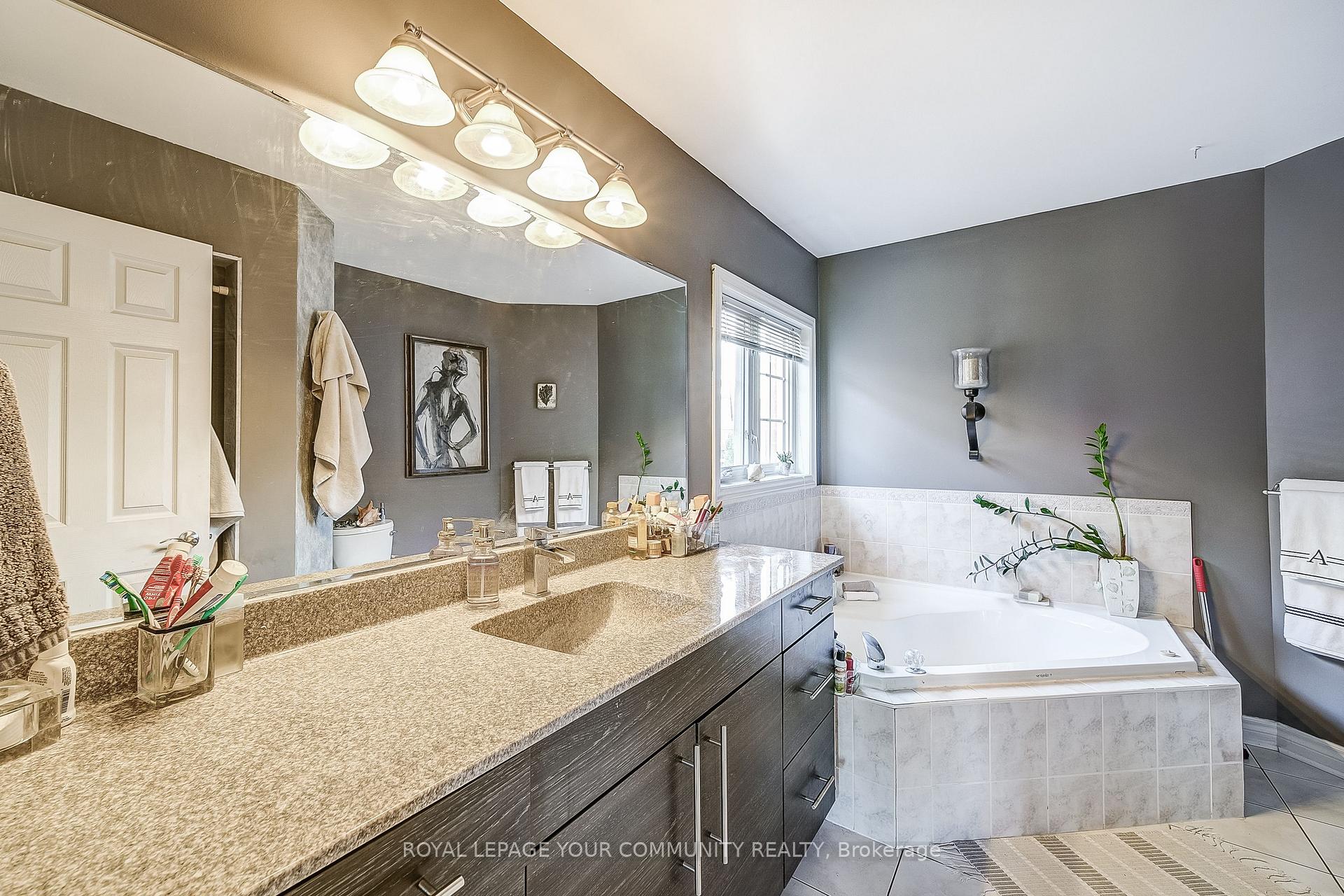 Photo 40 of 86 Downey Circle, Aurora, Bayview Wellington — HOMEH