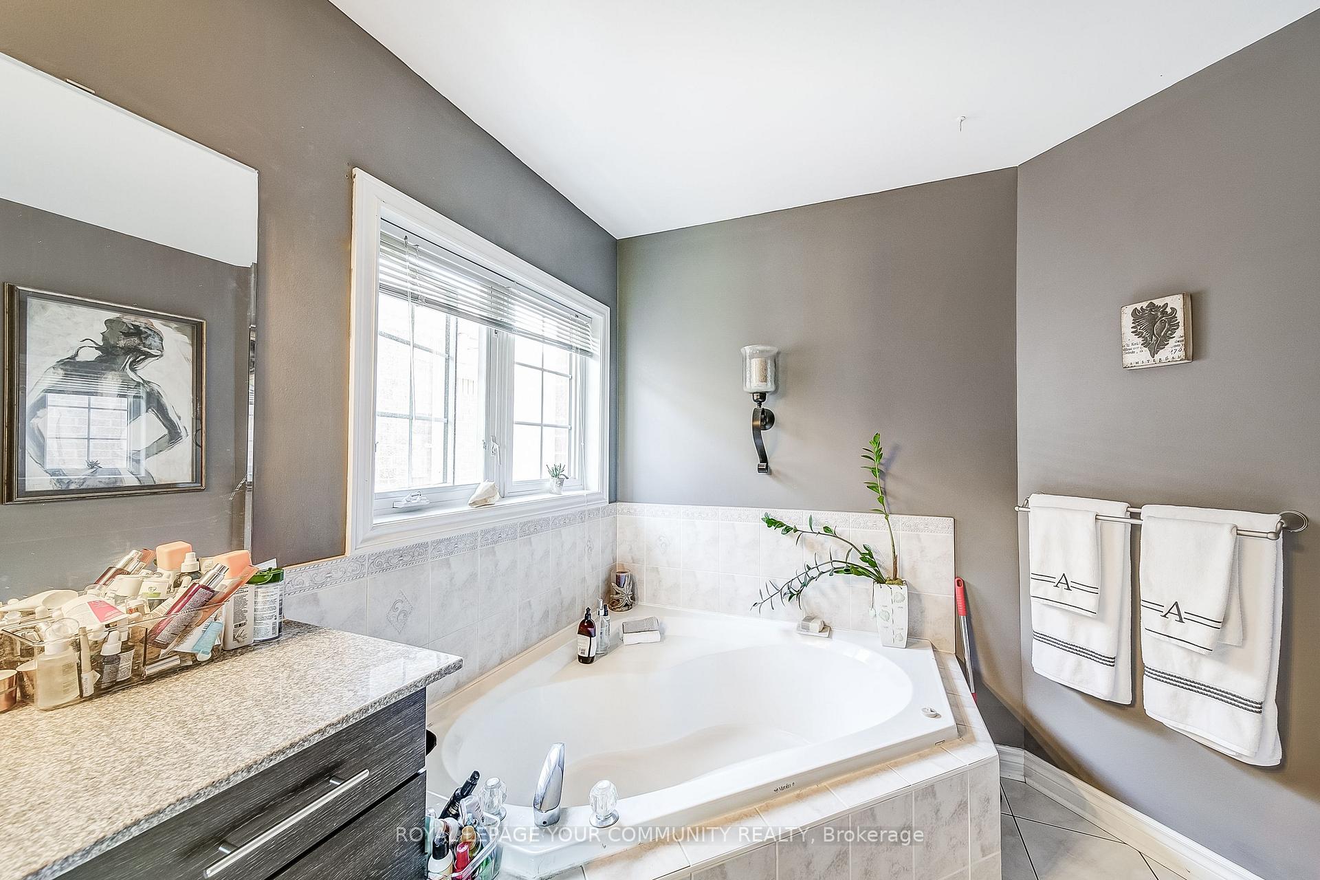 Photo 25 of 86 Downey Circle, Aurora, Bayview Wellington — HOMEH