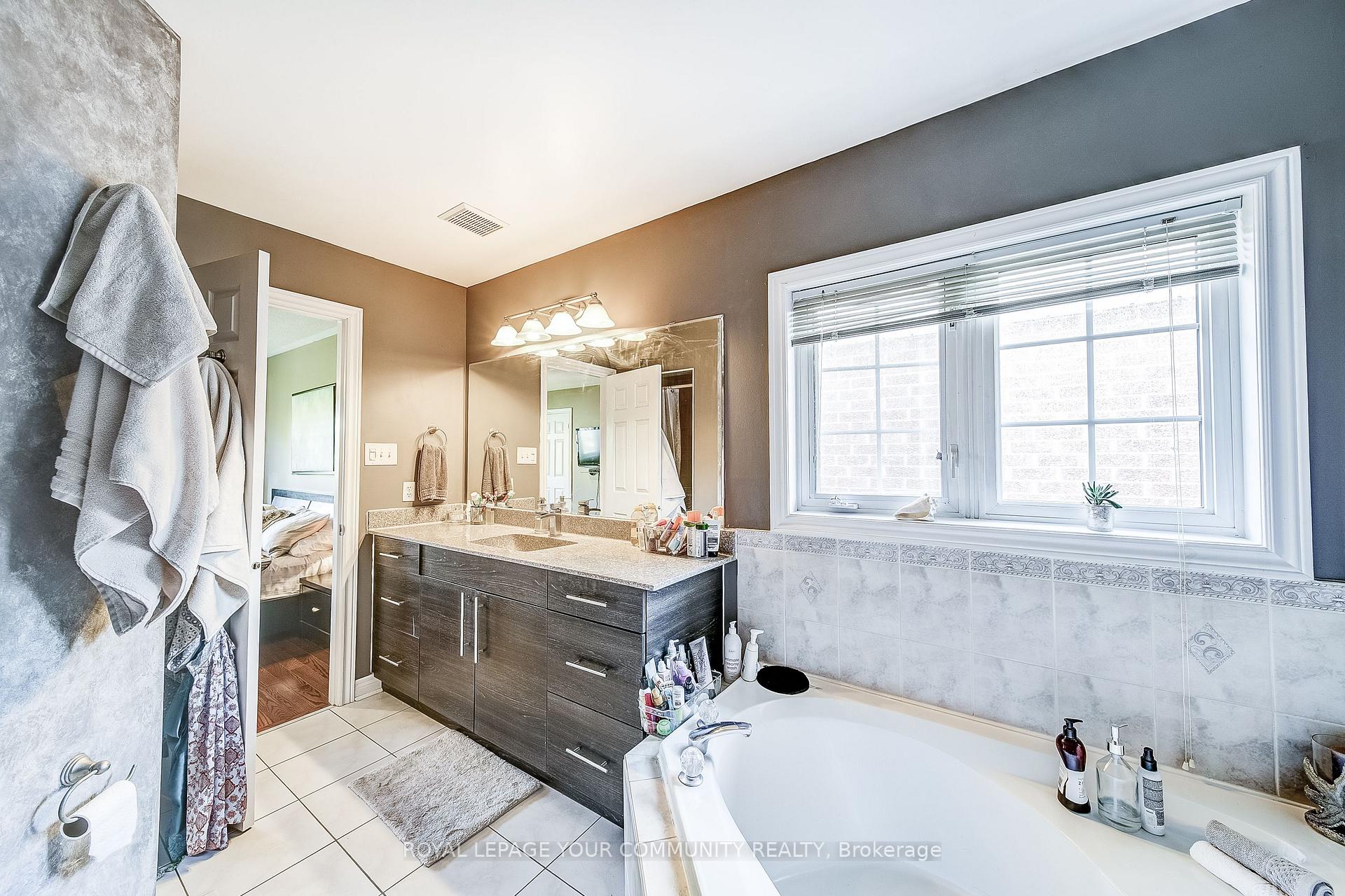 Photo 34 of 86 Downey Circle, Aurora, Bayview Wellington — HOMEH