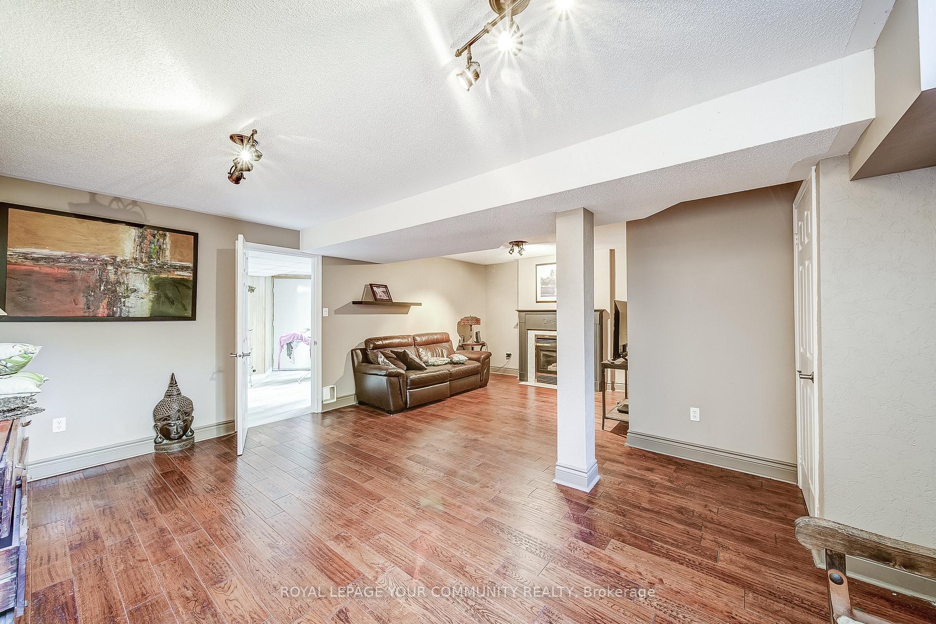 Photo 32 of 86 Downey Circle, Aurora, Bayview Wellington — HOMEH