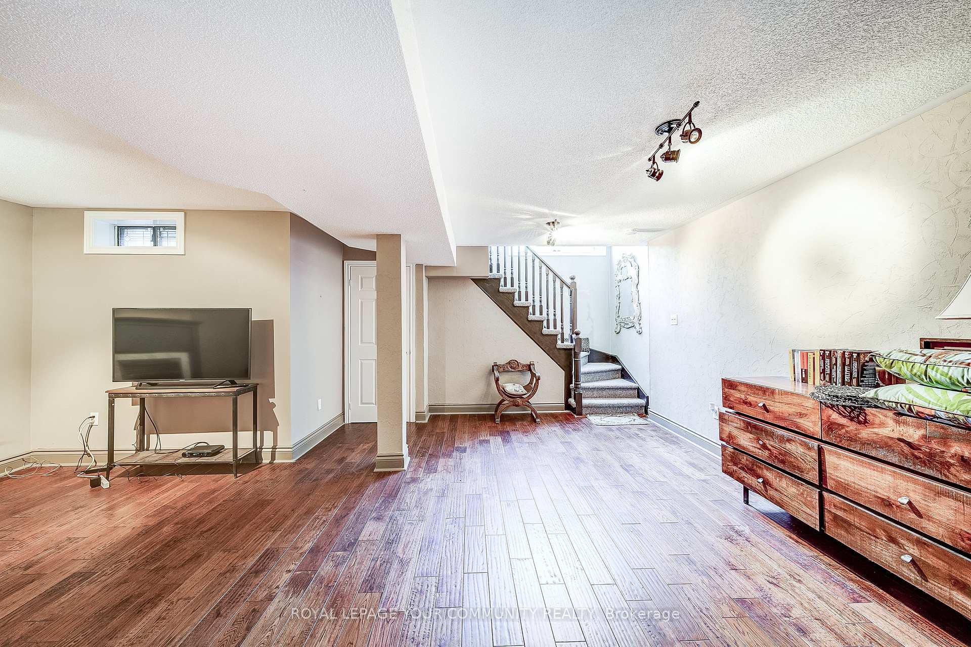 Photo 26 of 86 Downey Circle, Aurora, Bayview Wellington — HOMEH