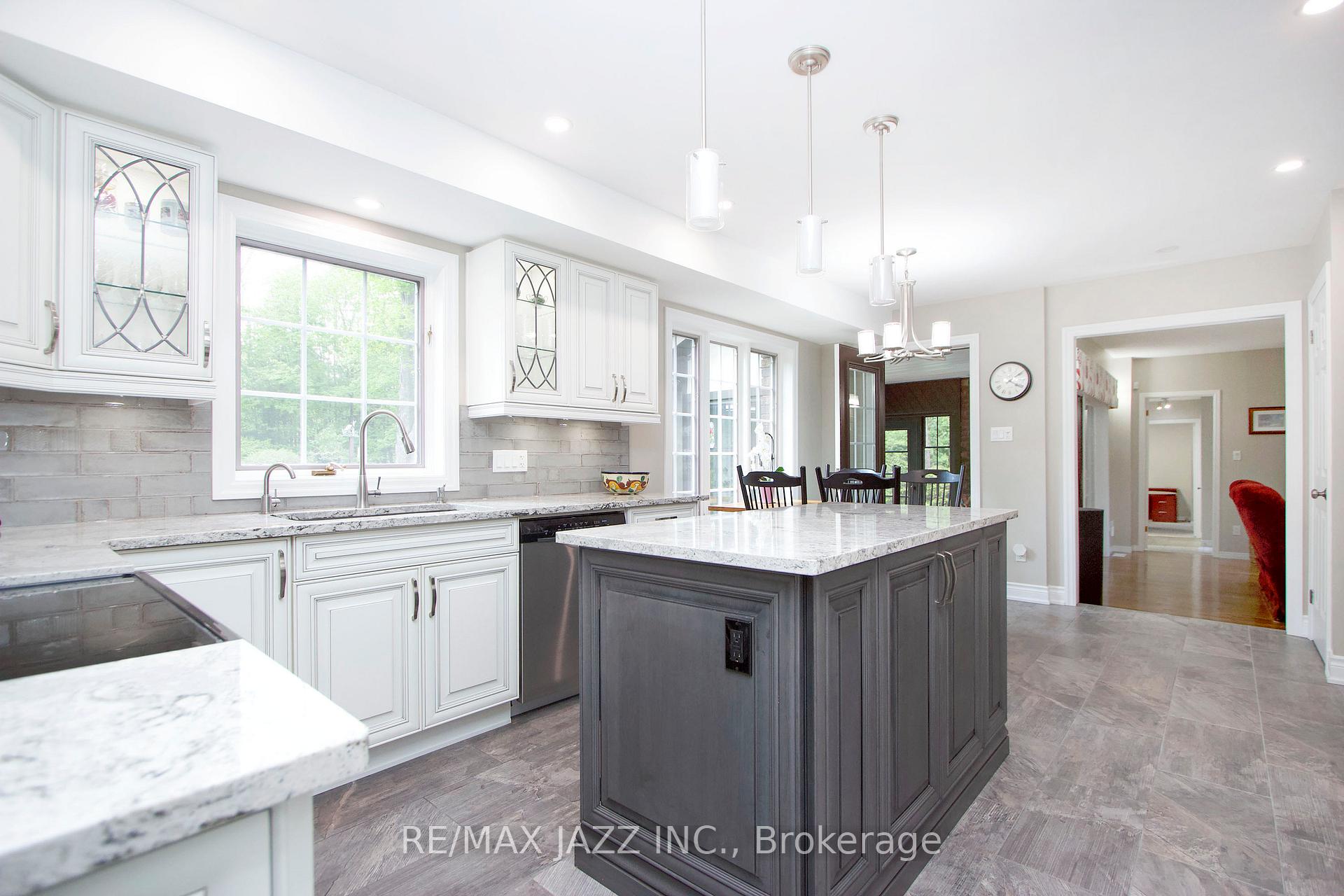 Photo 5 of 35 Castle Harbour Drive, Scugog, Port Perry — HOMEH
