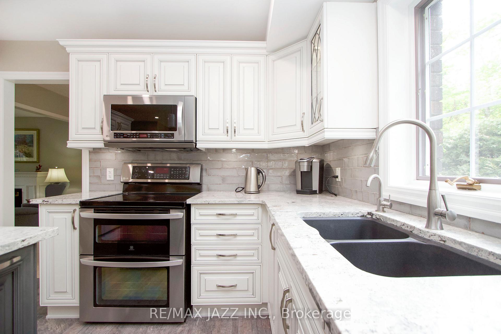 Photo 7 of 35 Castle Harbour Drive, Scugog, Port Perry — HOMEH