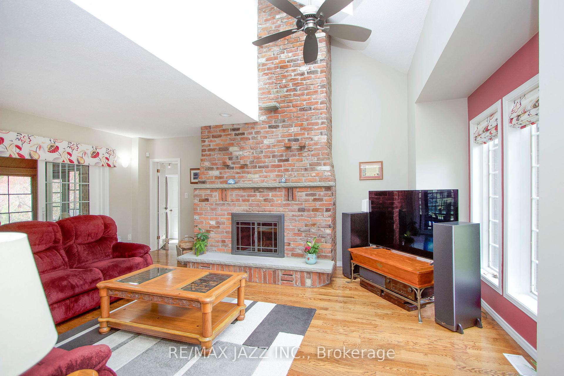 Photo 10 of 35 Castle Harbour Drive, Scugog, Port Perry — HOMEH