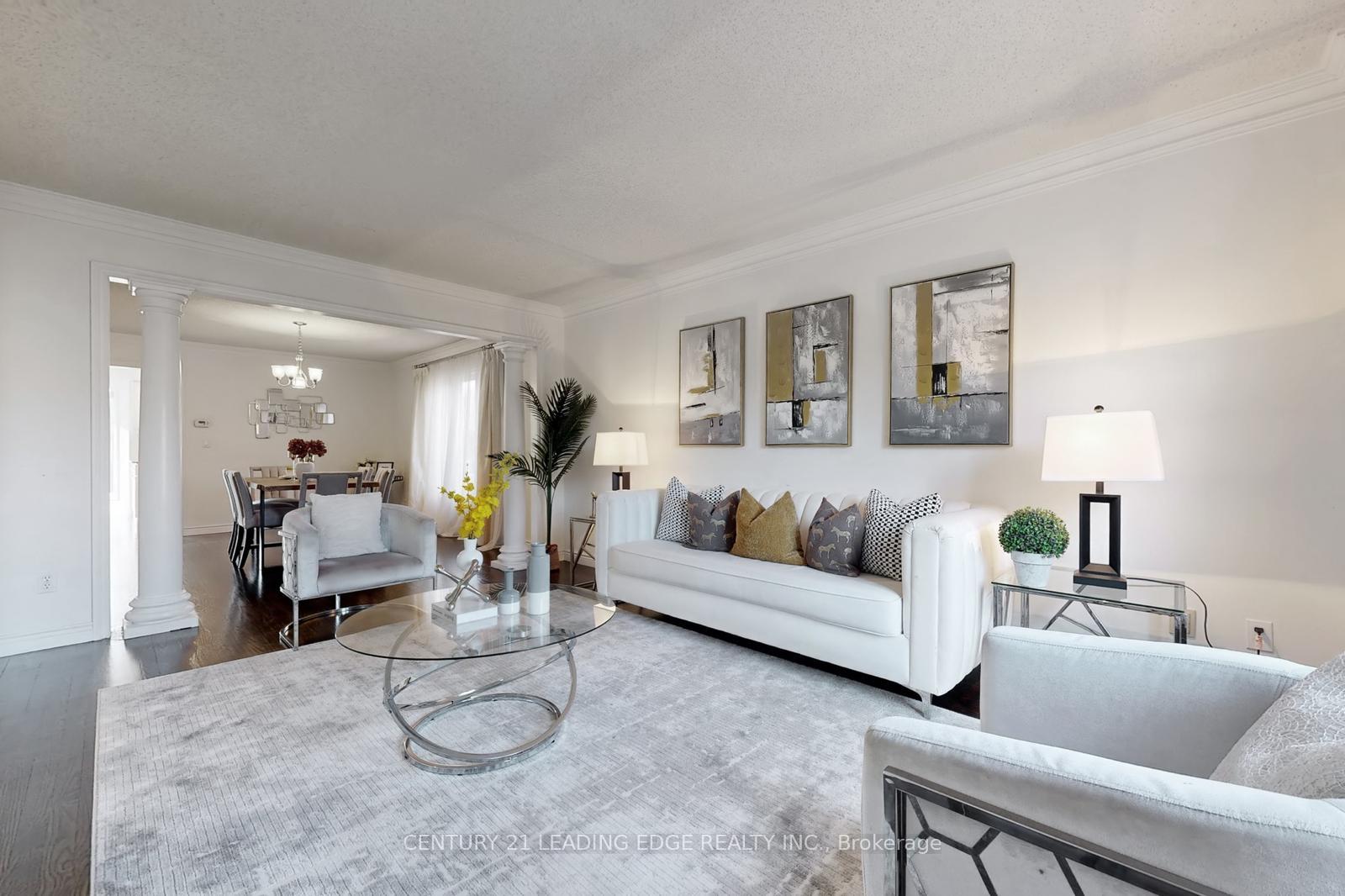 Photo 3 of 32 Charrington Crescent, Markham, Unionville — HOMEH