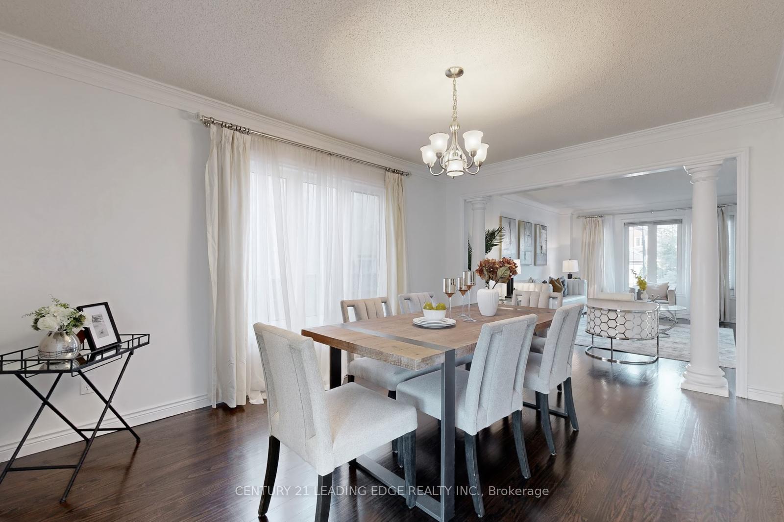 Photo 2 of 32 Charrington Crescent, Markham, Unionville — HOMEH