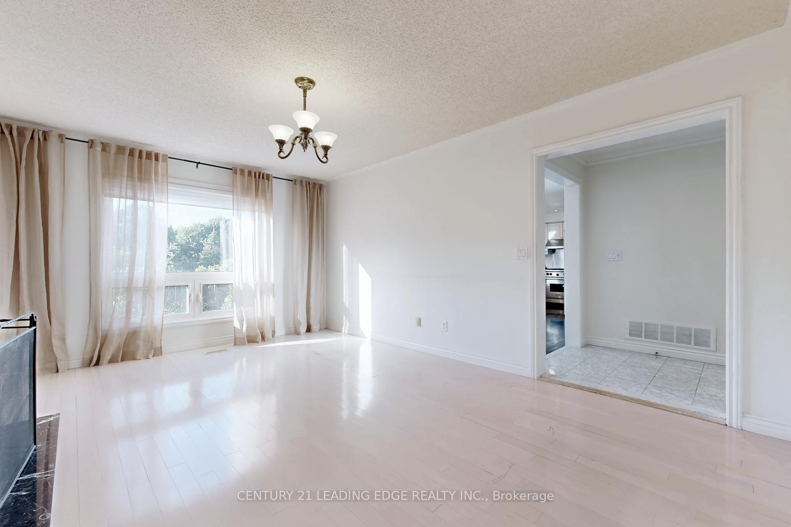 Photo 13 of 32 Charrington Crescent, Markham, Unionville — HOMEH