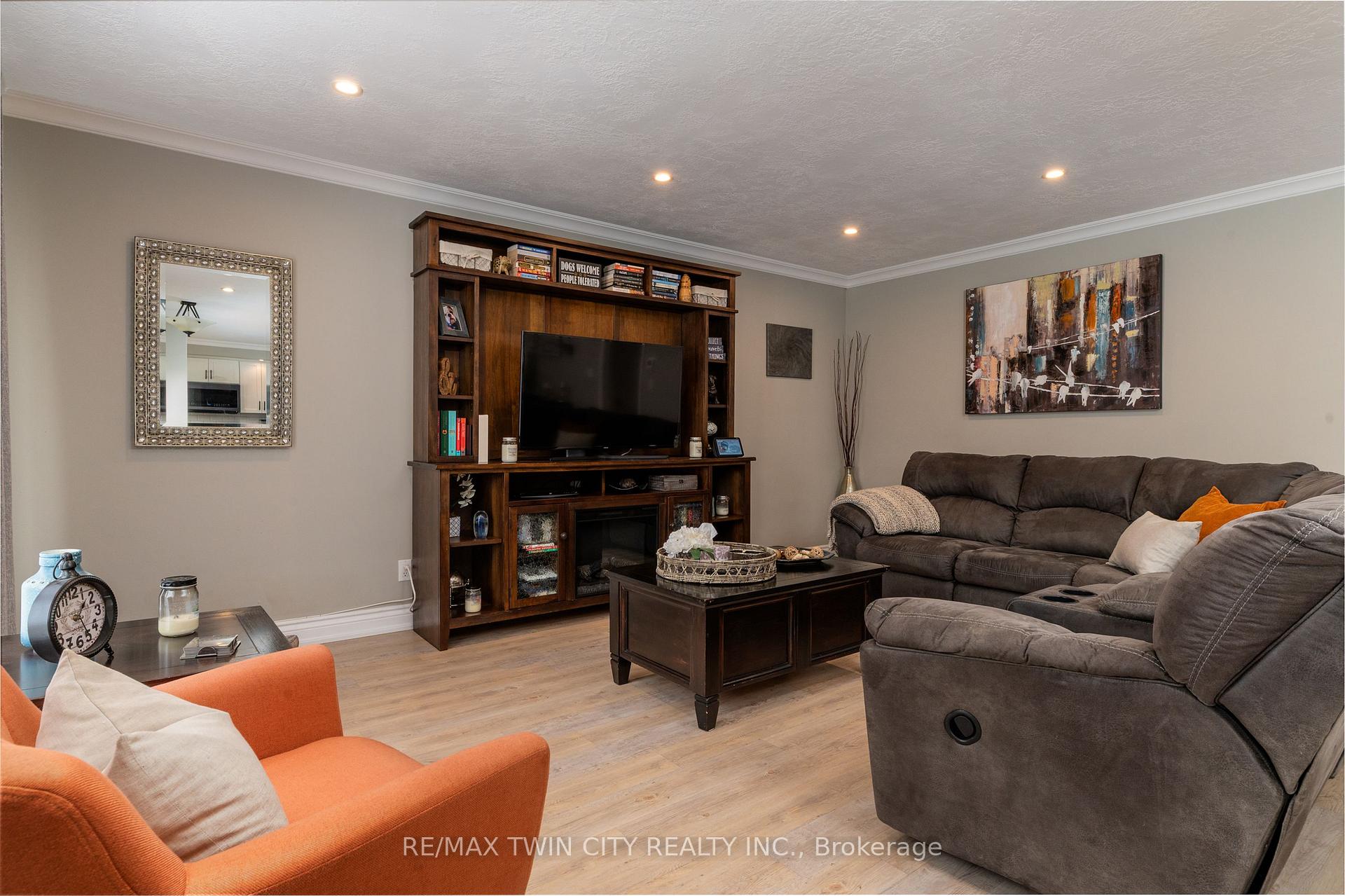 Photo 3 of 8 Rutherford Street, Brant, Brantford Twp — HOMEH
