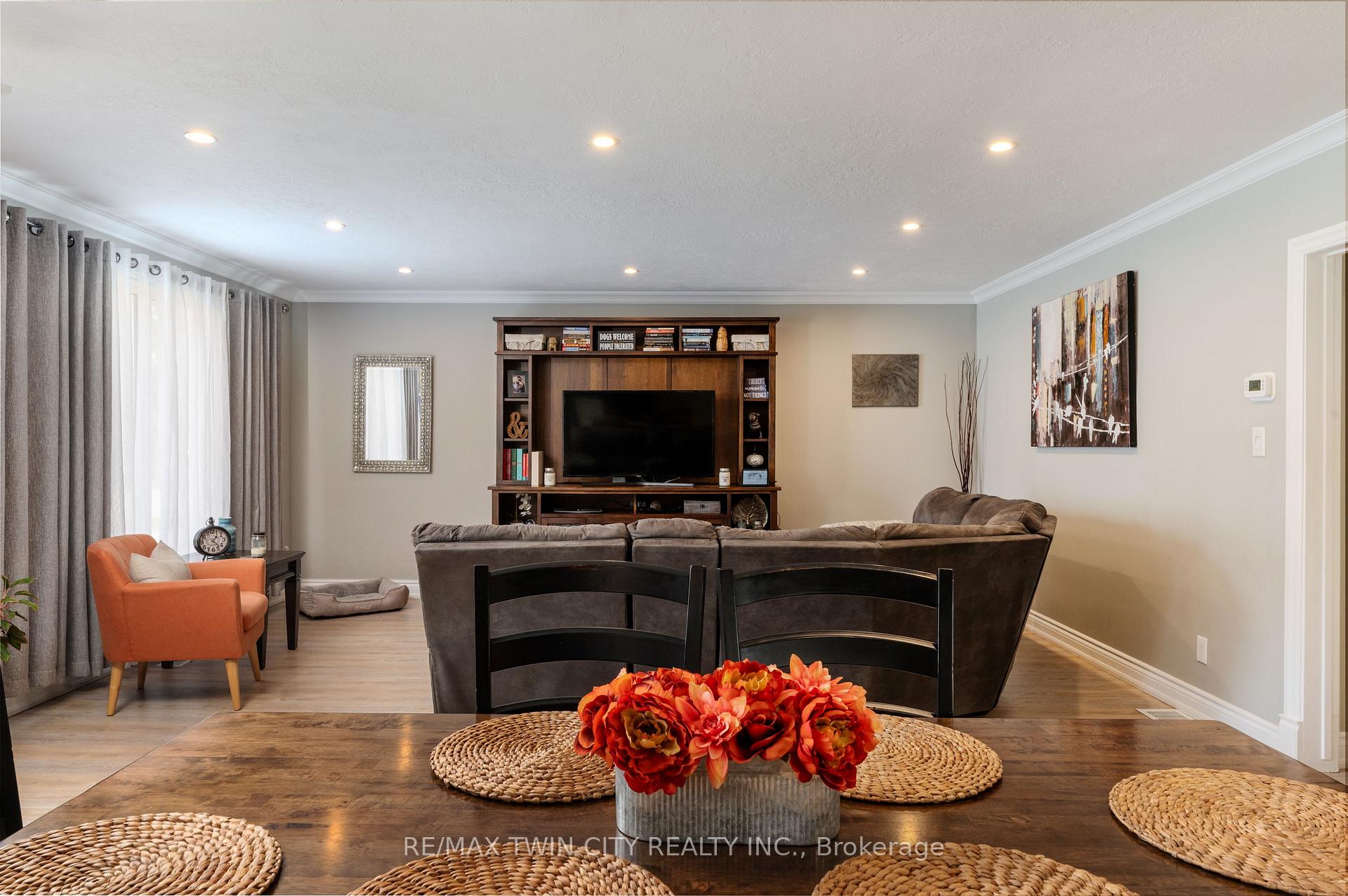 Photo 10 of 8 Rutherford Street, Brant, Brantford Twp — HOMEH