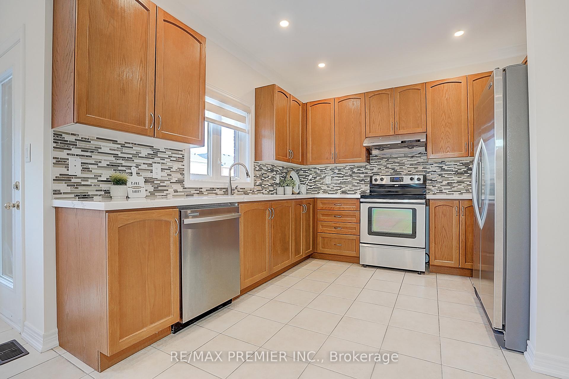 Photo 16 of 41 Silverado Hills Drive, Markham, Cathedraltown — HOMEH
