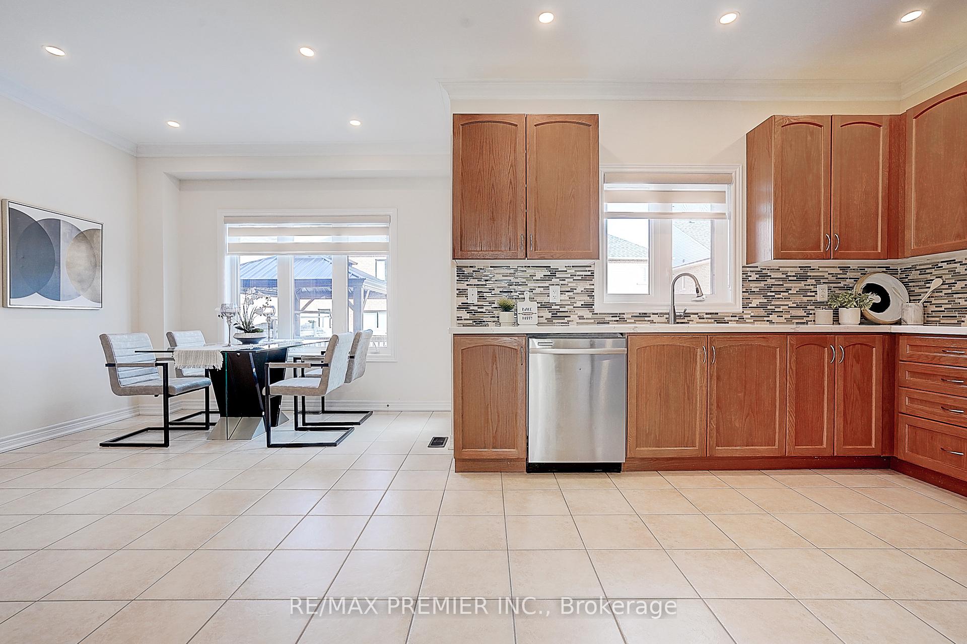 Photo 18 of 41 Silverado Hills Drive, Markham, Cathedraltown — HOMEH