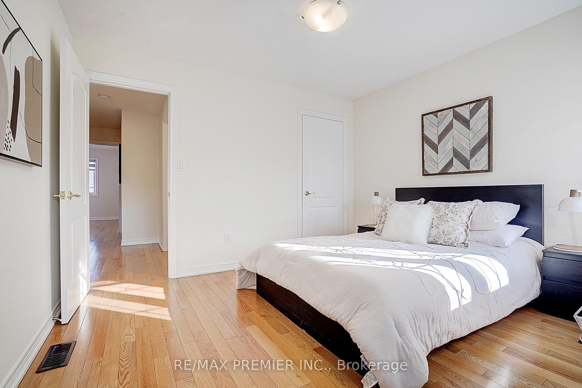 Photo 33 of 41 Silverado Hills Drive, Markham, Cathedraltown — HOMEH