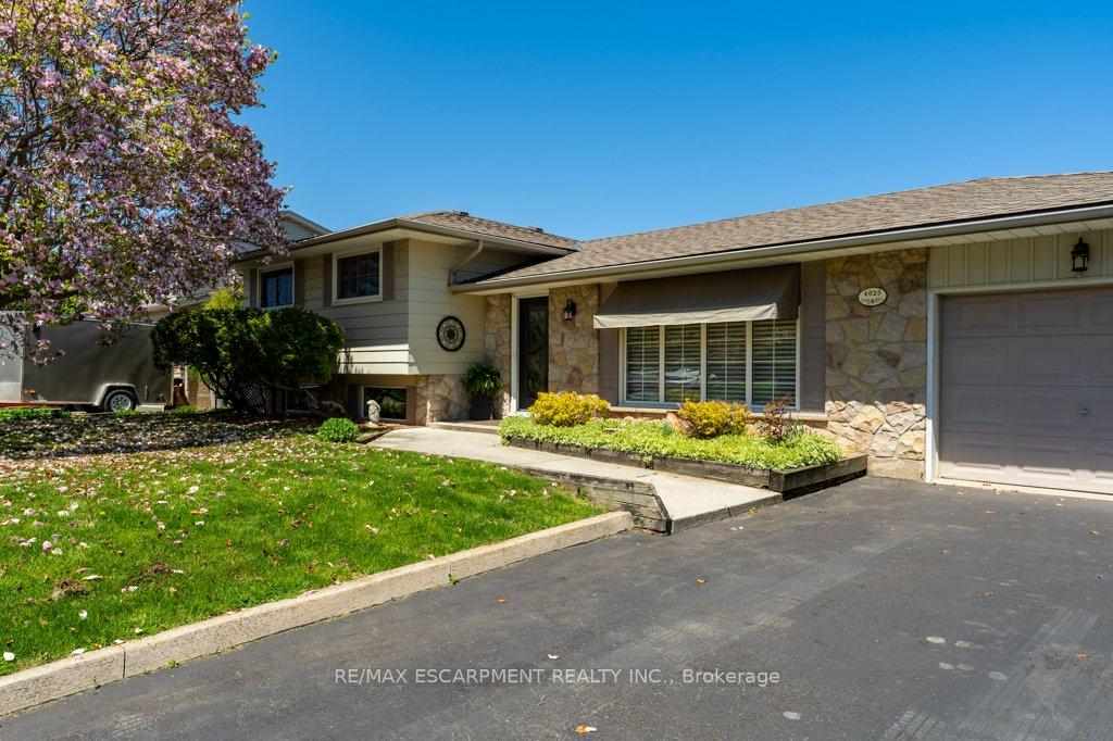 Photo 1 of 4925 Cameron Avenue, Lincoln, Beamsville — HOMEH