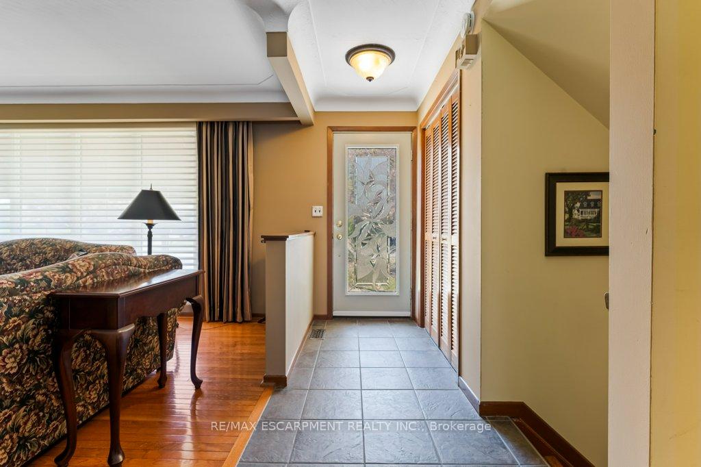 Photo 5 of 4925 Cameron Avenue, Lincoln, Beamsville — HOMEH