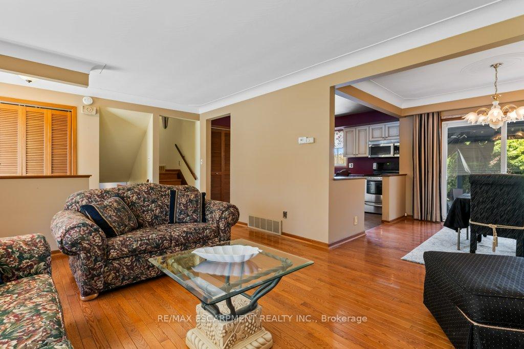 Photo 3 of 4925 Cameron Avenue, Lincoln, Beamsville — HOMEH
