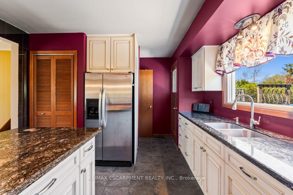 Photo 17 of 4925 Cameron Avenue, Lincoln, Beamsville — HOMEH