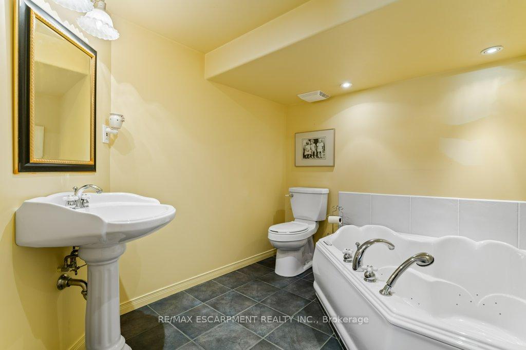 Photo 24 of 4925 Cameron Avenue, Lincoln, Beamsville — HOMEH