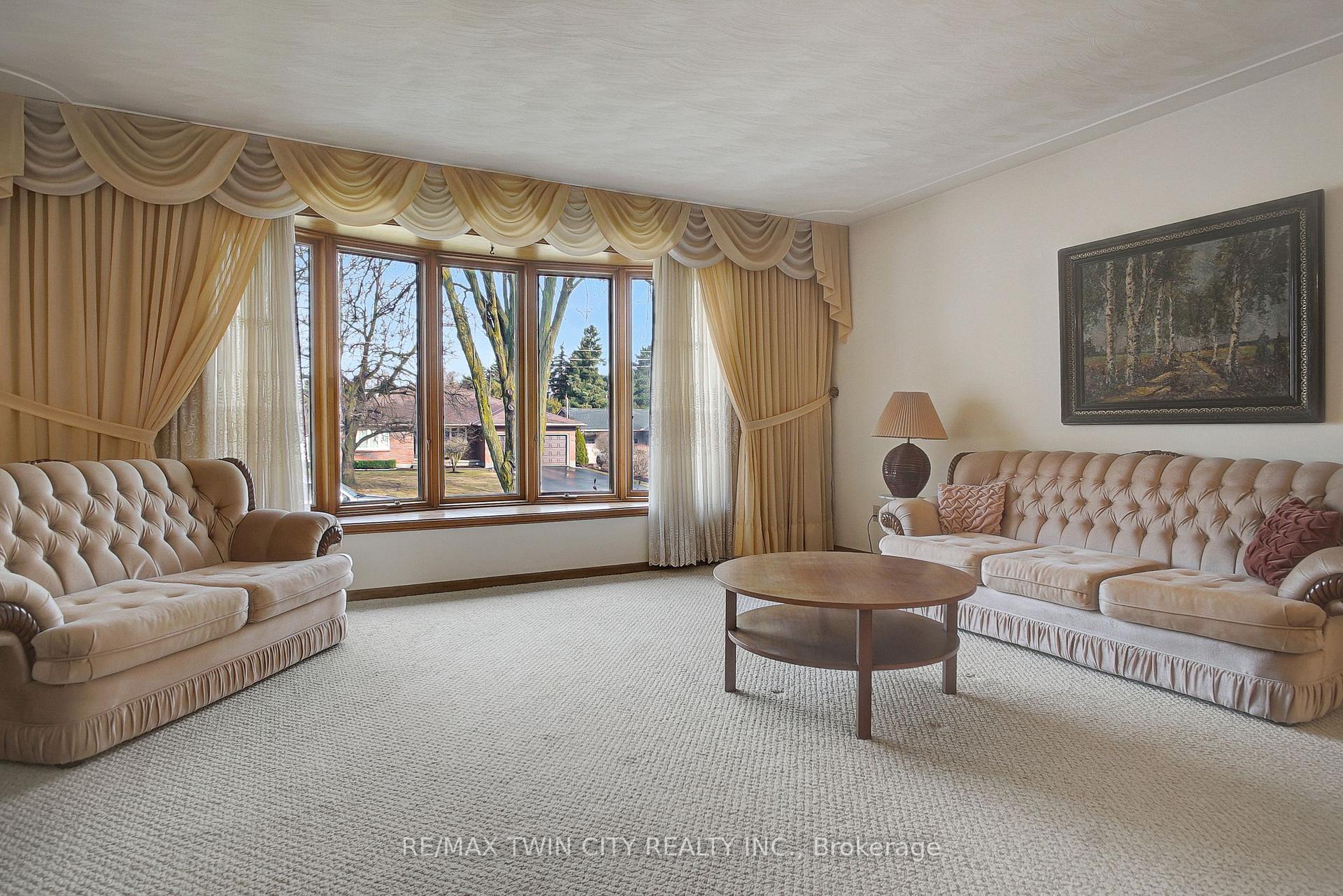 Photo 5 of 267 Normandy Avenue, Waterloo — HOMEH