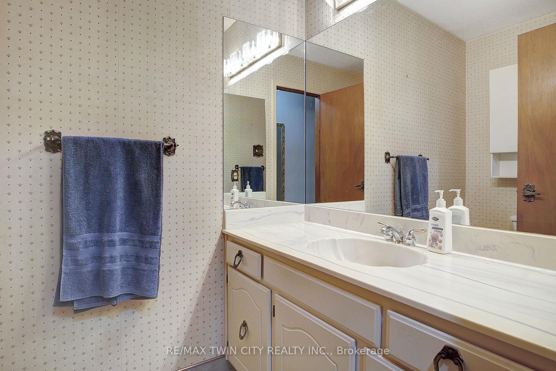 Photo 36 of 267 Normandy Avenue, Waterloo — HOMEH