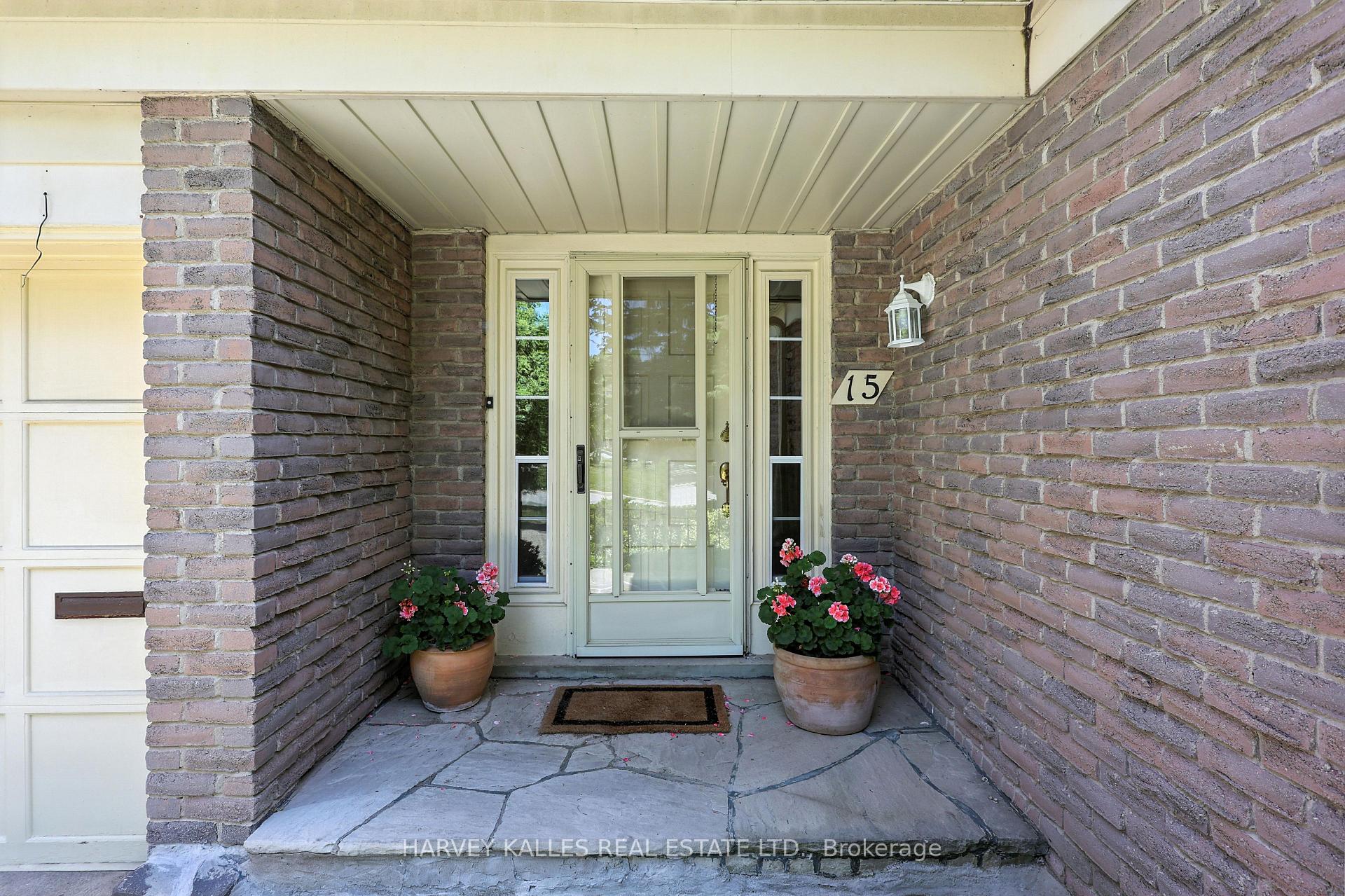 Photo 5 of 15 Woolsthorpe Crescent, Markham, German Mills — HOMEH