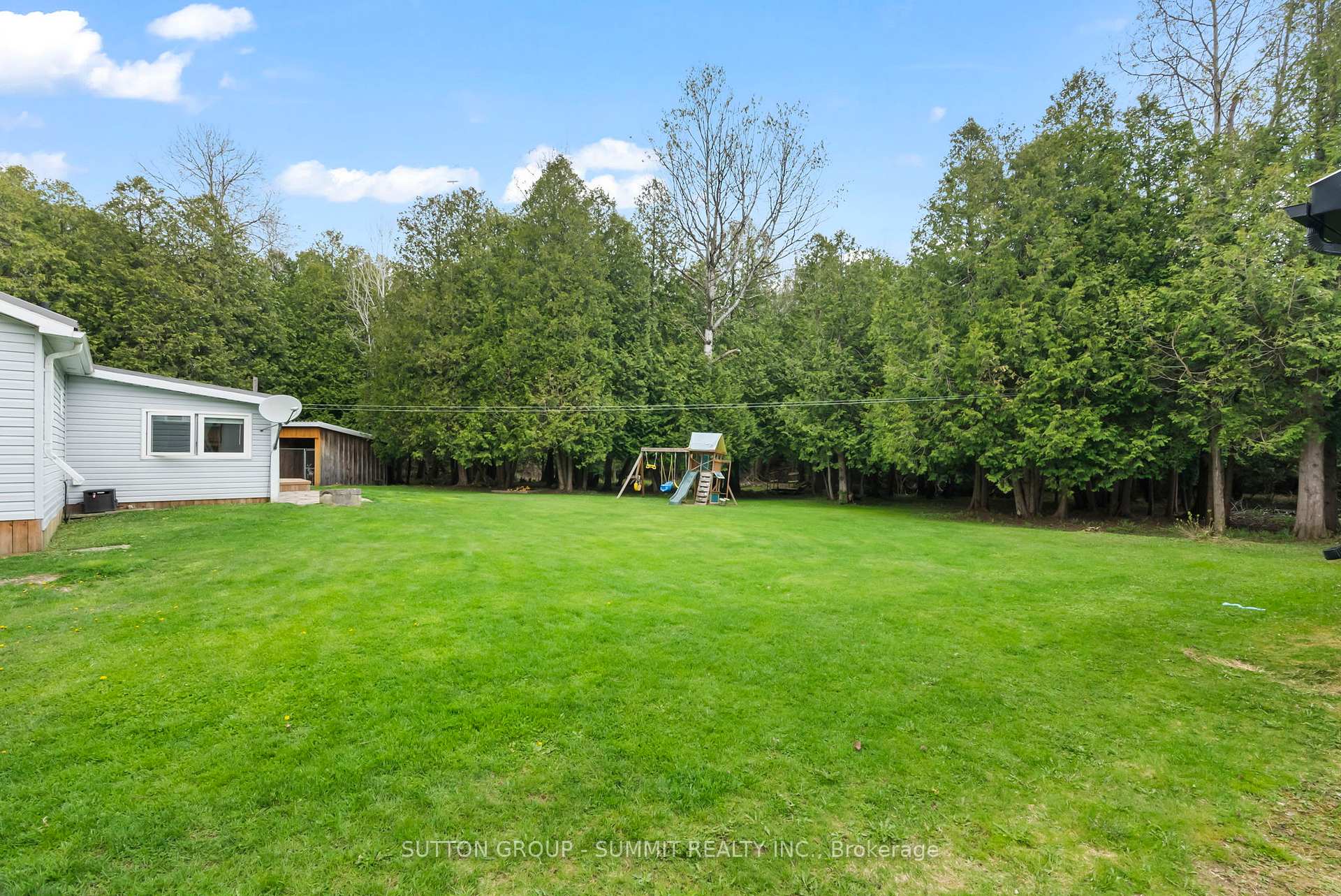 Photo 11 of 134 Paisley Drive, Chatsworth — HOMEH