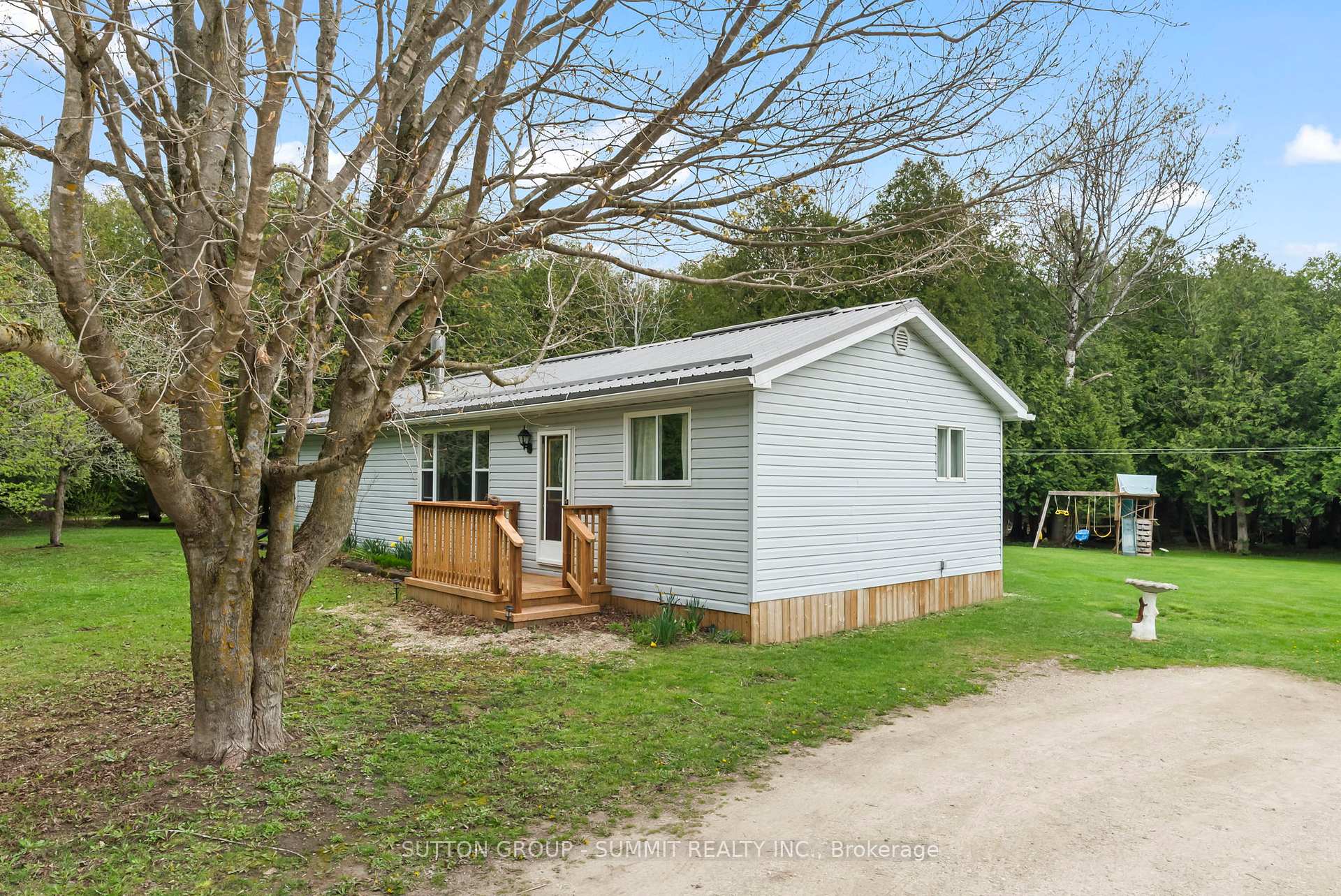 Photo 13 of 134 Paisley Drive, Chatsworth — HOMEH