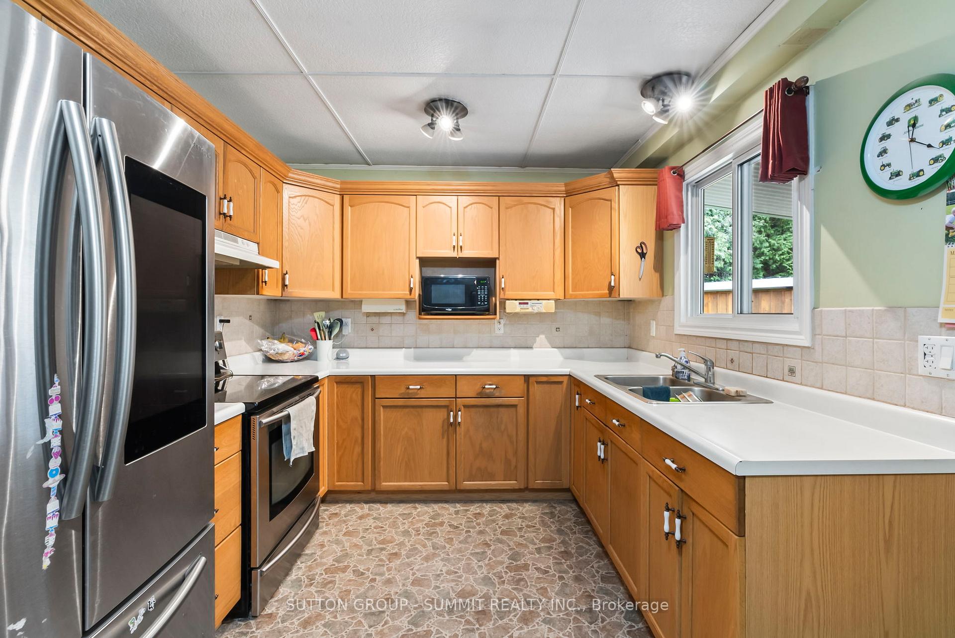 Photo 5 of 134 Paisley Drive, Chatsworth — HOMEH