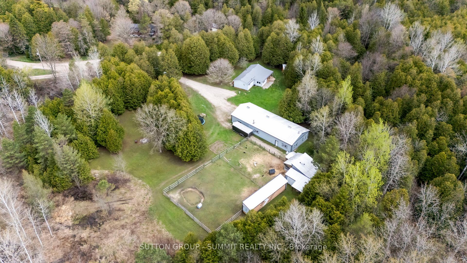 Photo 38 of 134 Paisley Drive, Chatsworth — HOMEH