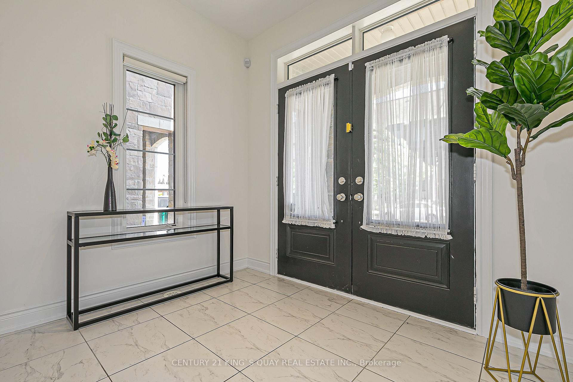 Photo 9 of 112 Lichfield Road, Markham, Unionville — HOMEH
