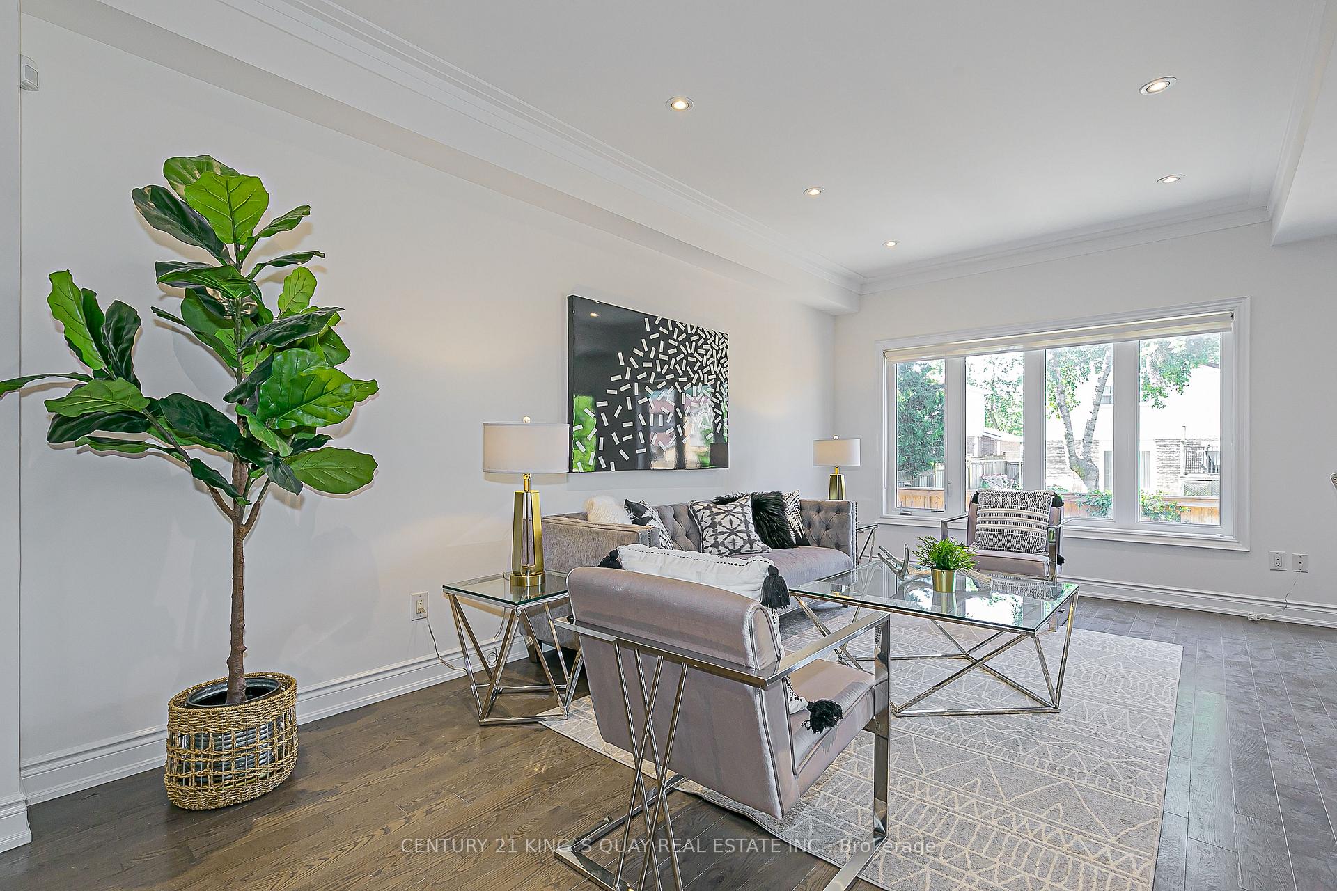Photo 5 of 112 Lichfield Road, Markham, Unionville — HOMEH