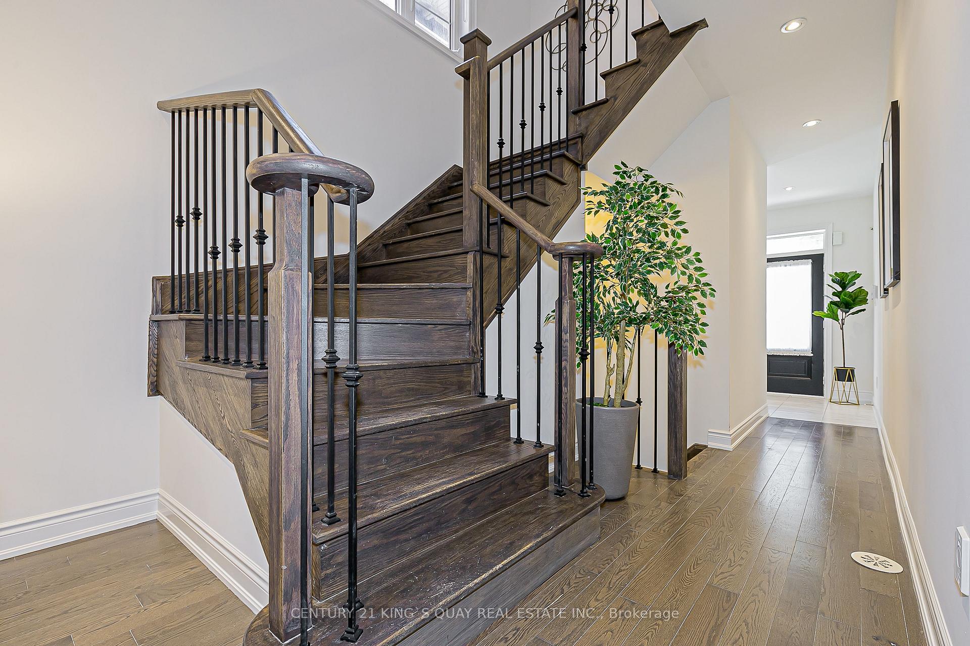 Photo 3 of 112 Lichfield Road, Markham, Unionville — HOMEH